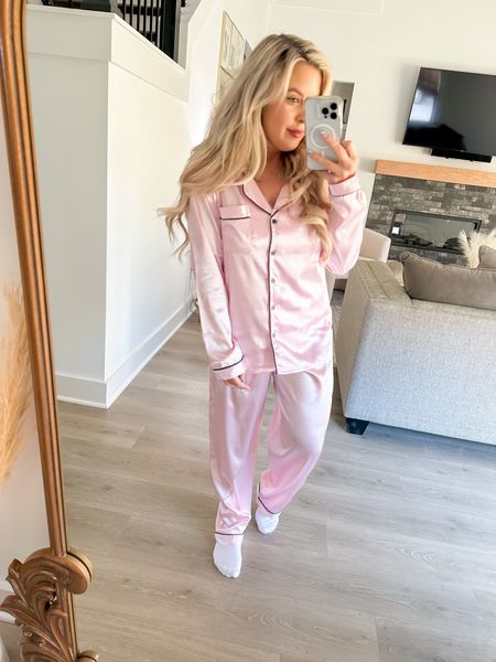 Amazon pink satin pajamas! Perfect for a spa day or Galentines! Wearing a size small and they fit true to size!
#valentinesdayoutfit #valentinesday #galentines #pajamas #amazonfinds

#LTKstyletip #LTKfit #LTKSeasonal