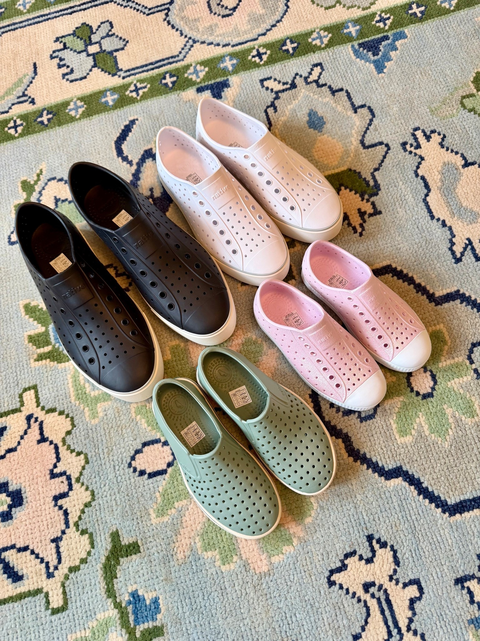 If it’s not easy to slip on and run, we’re not wearing it.

These Native Shoes are our everyday go-to — playground, errands, backyard adventures. Lightweight, washable, and somehow still cute.

Mom win. 🙌
#ad #nativeshoespartner @Native Shoes 