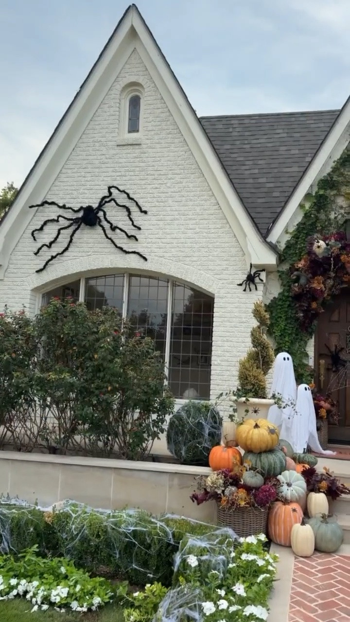 HALLOWEEN FRONT PORCH 👻🤎🎃🍂 @Pottery Barn