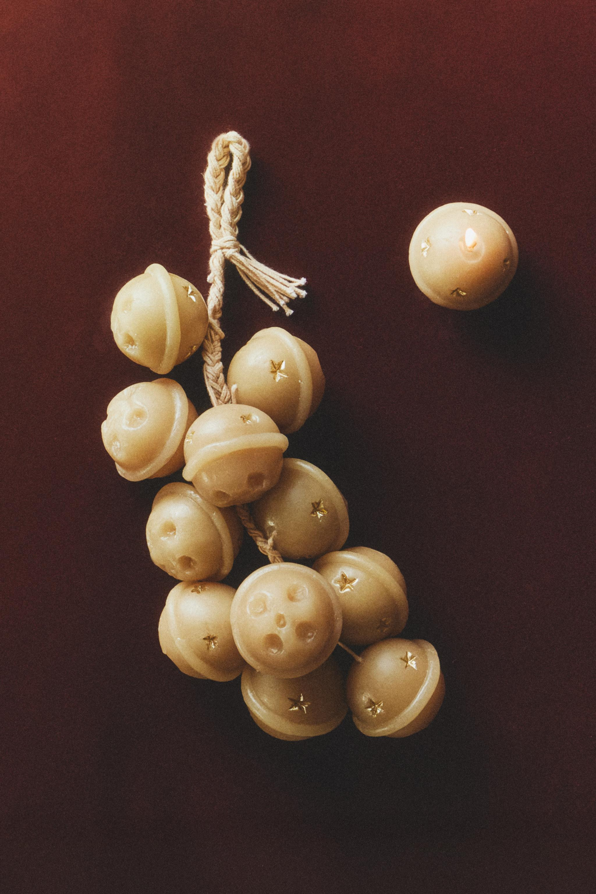 SET OF CHRISTMAS SLEIGH BELL CASCADE CANDLES (SET OF 12) | Zara US