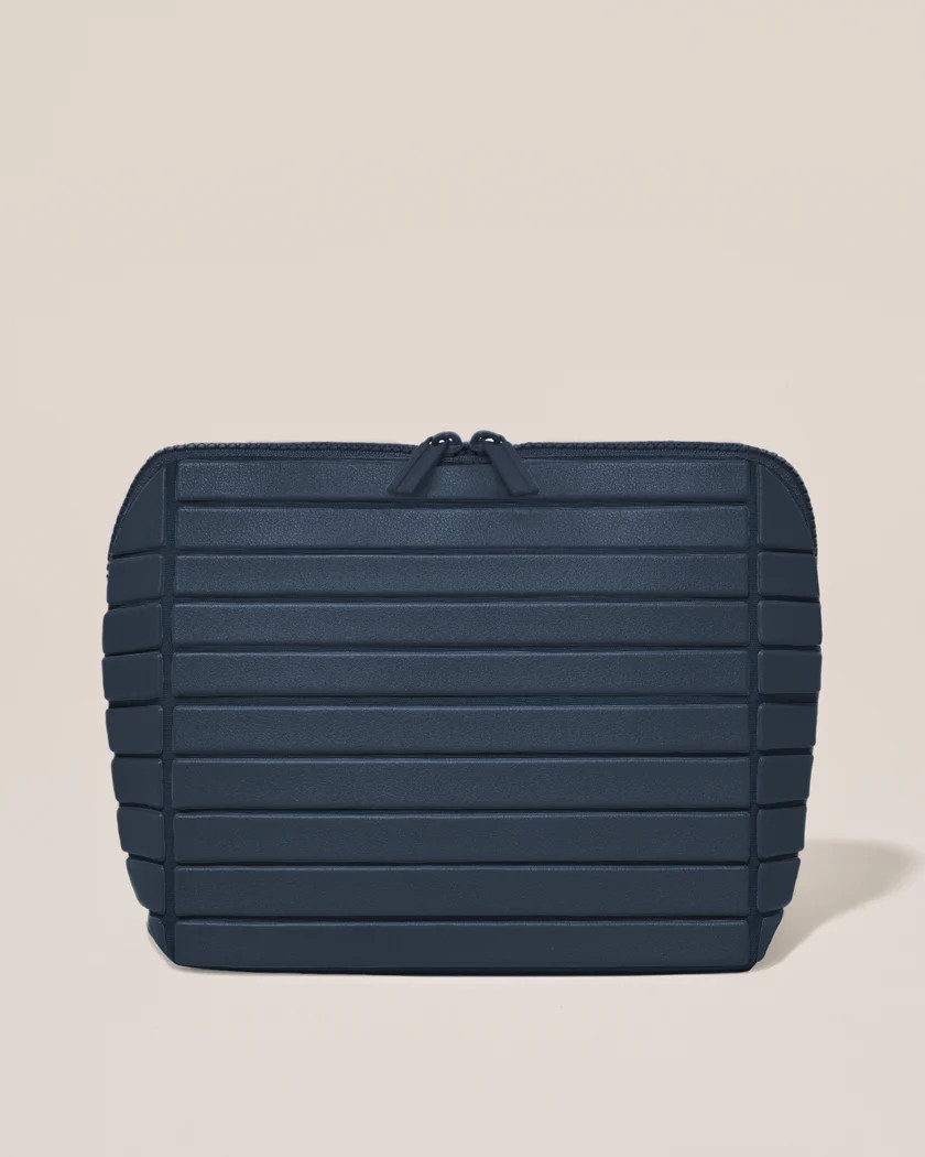 the indigo traveller | Parallelle