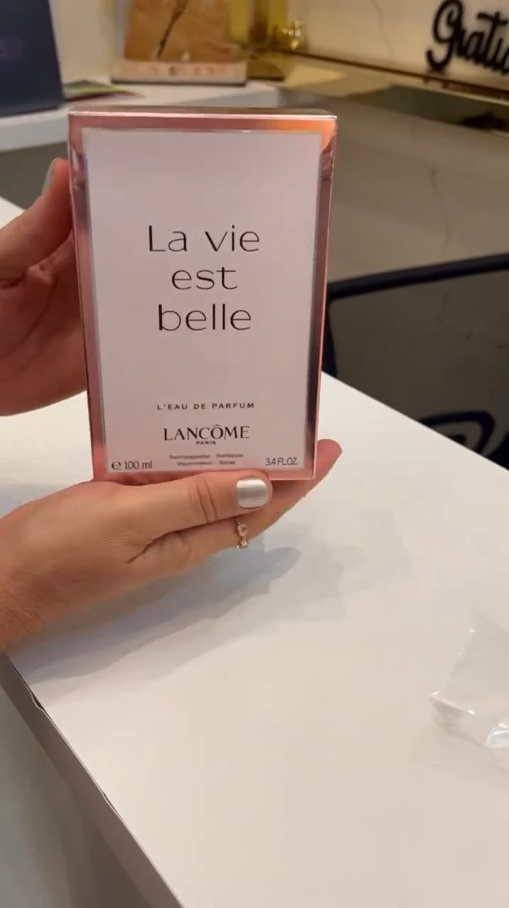 Transforme  momentos em memoriais com esta fragrância maravilhosa.

#perfumefeminino
#lacome
#mulheres

#LTKfamily #LTKbeauty #LTKbrasil