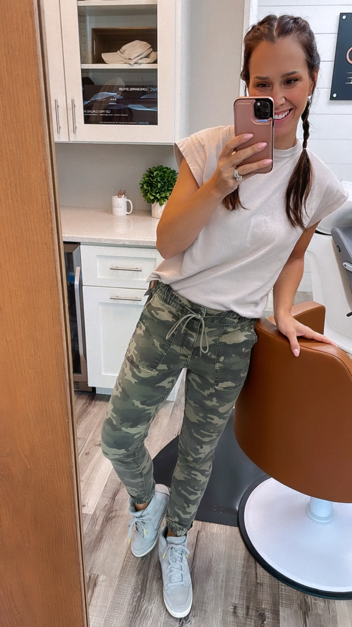 A fun flair to a solid-color T-shirt

It can be dressed up or down to fit any occasion. It's tailored in a casual fit that hits at the hip and features side vents and short sleeves with extended shoulders for an extra-stylish touch.