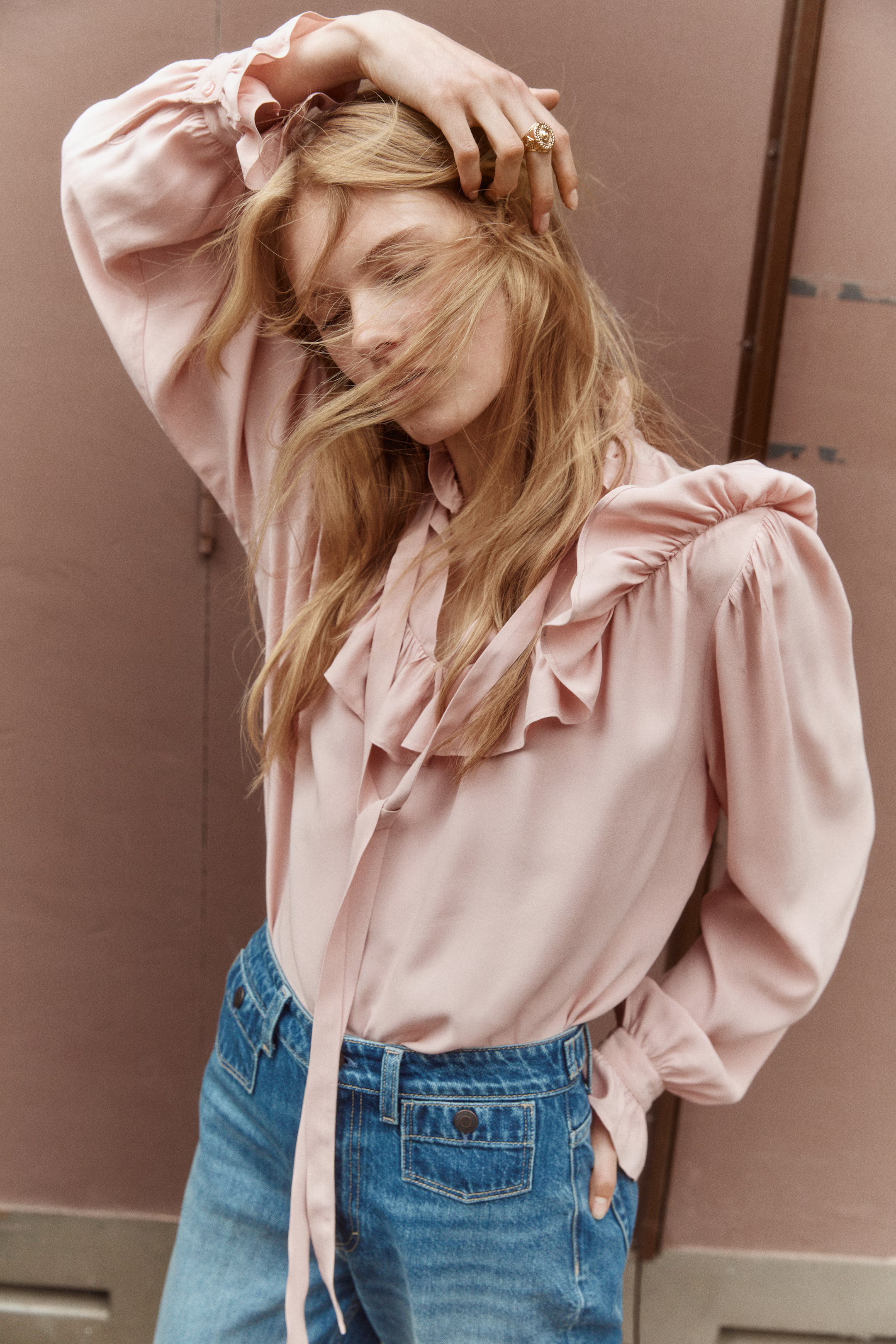 Frill-trimmed blouse - Powder pink - Ladies | H&M GB | H&M (UK, MY, IN, SG, PH, TW, HK)