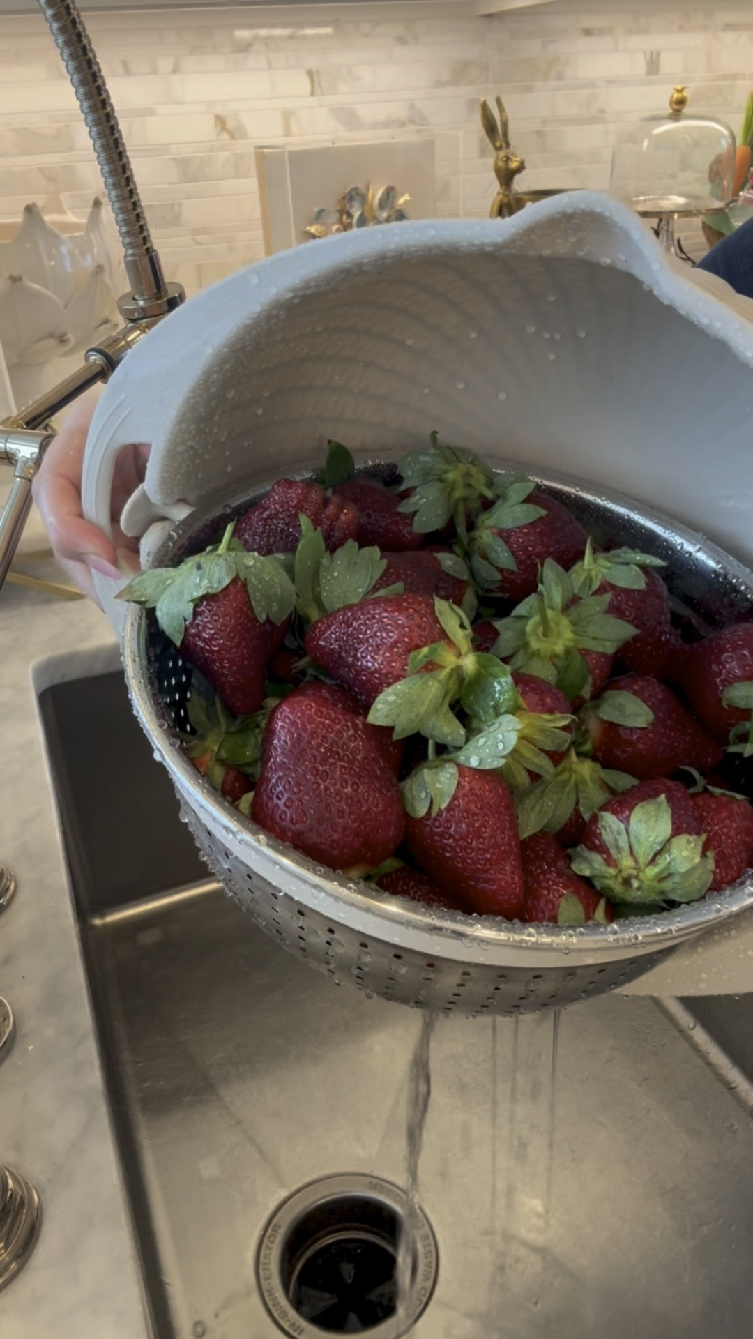 This straining basket is the best strainer you’ll ever own!!! It also comes with mandoline grates to slice vegetables right in the bowl!!

#amazonfind #kitchengadgets  

#LTKfindsunder50 #LTKhome #LTKVideo