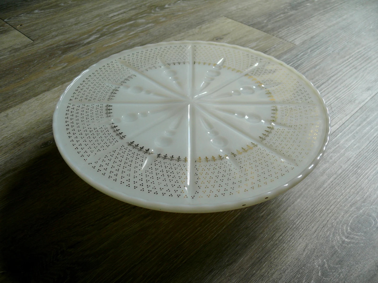 Vintage 10" Milk Glass Cake Stand With Gold Overlay, 50s Anchor Hocking White Milk Glass Dessert ... | Etsy (US)