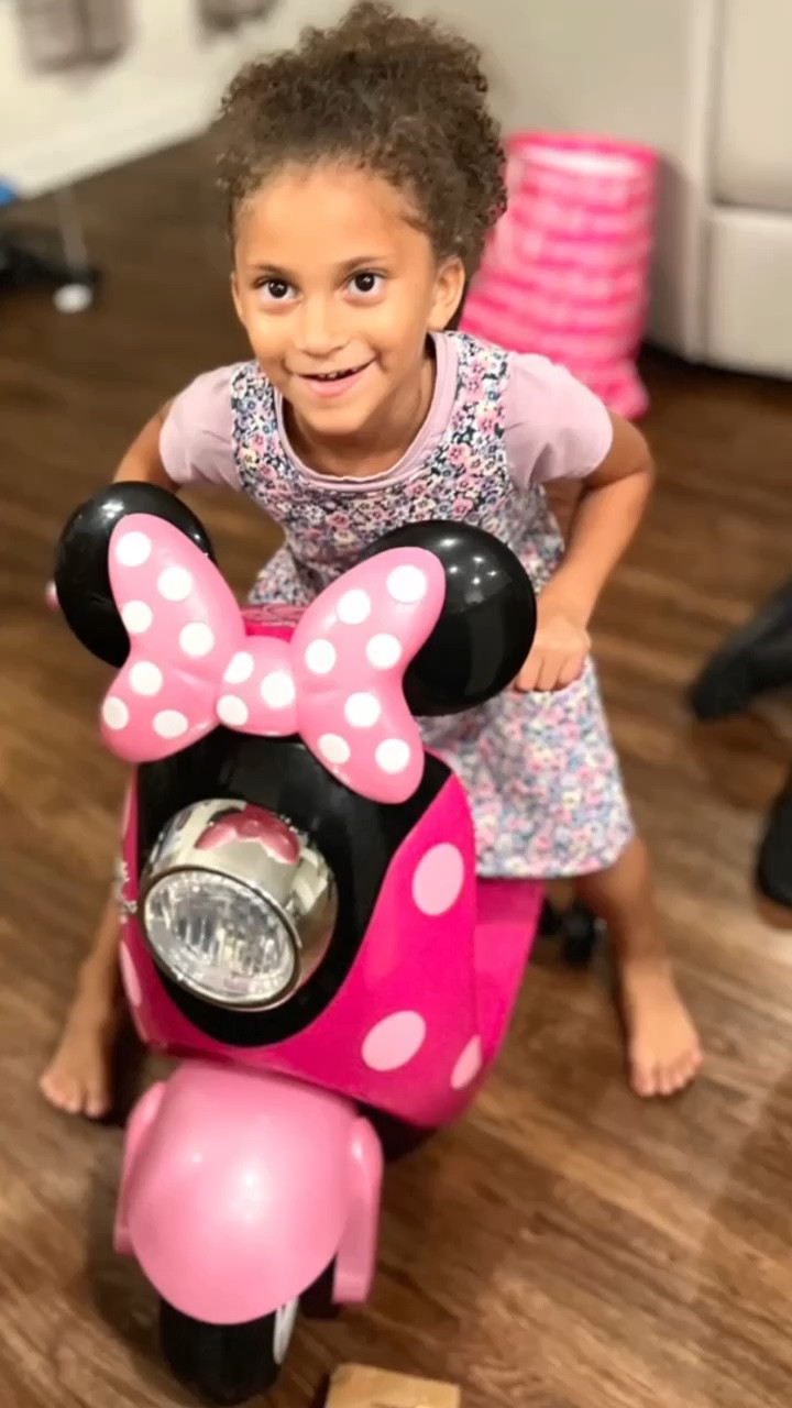 Minnie mouse 6v ride cheap on scooter