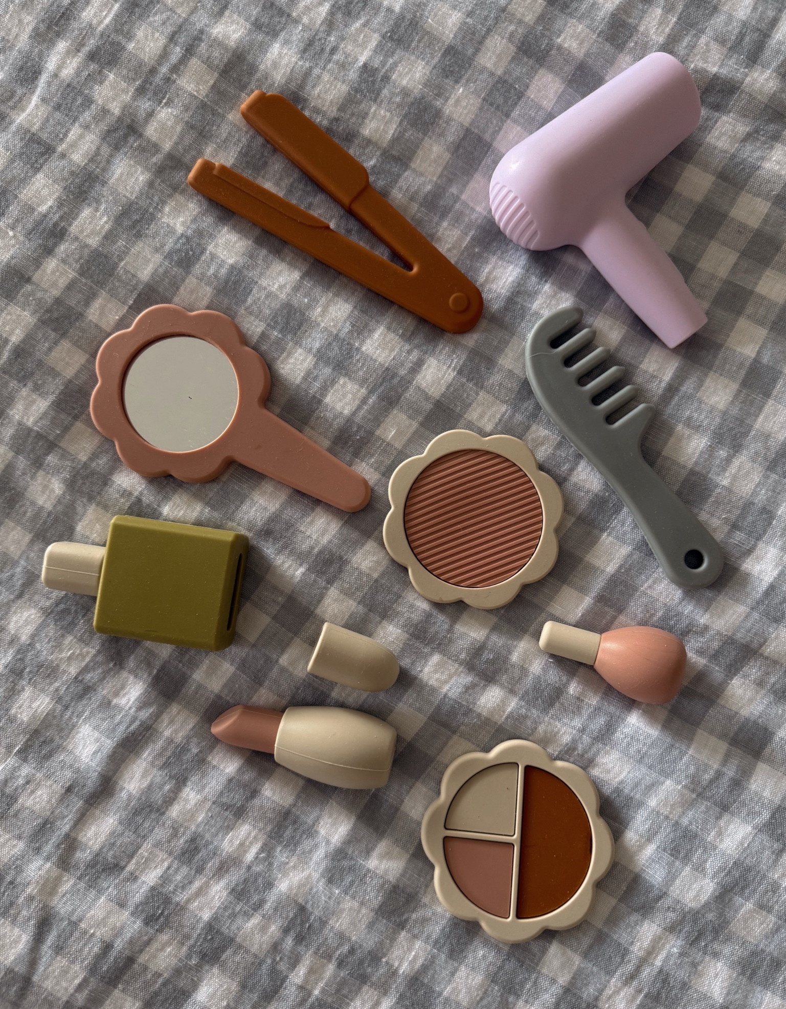 cutest hair & makeup set for toddlers 