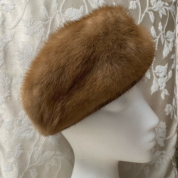 Mink real fur women’s hat Furs by L. Chester Fort Wayne, vintage | Poshmark