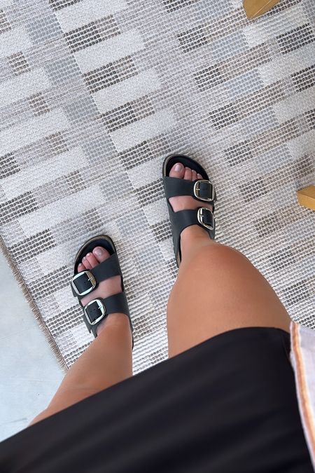  wearing size 38/tts 

#birkenstocks #sandals #summersandals #springsandals #trendy #trendysandals #bestsellers 

#LTKShoeCrush #LTKFindsUnder100 #LTKStyleTip