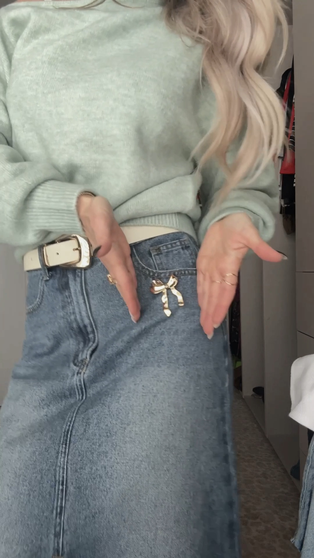 already showed up 🌸
Just an easy workday look — comfy enough to run around all day, polished enough to handle business. Light layers, soft tones, and pieces that move with me instead of fighting me.

Proof you don’t have to sacrifice comfort to look put together. We’re building empires… not suffering in stiff jeans.

#SpringStyle #EverydayOutfit #WorkdayLook 

#LTKootd