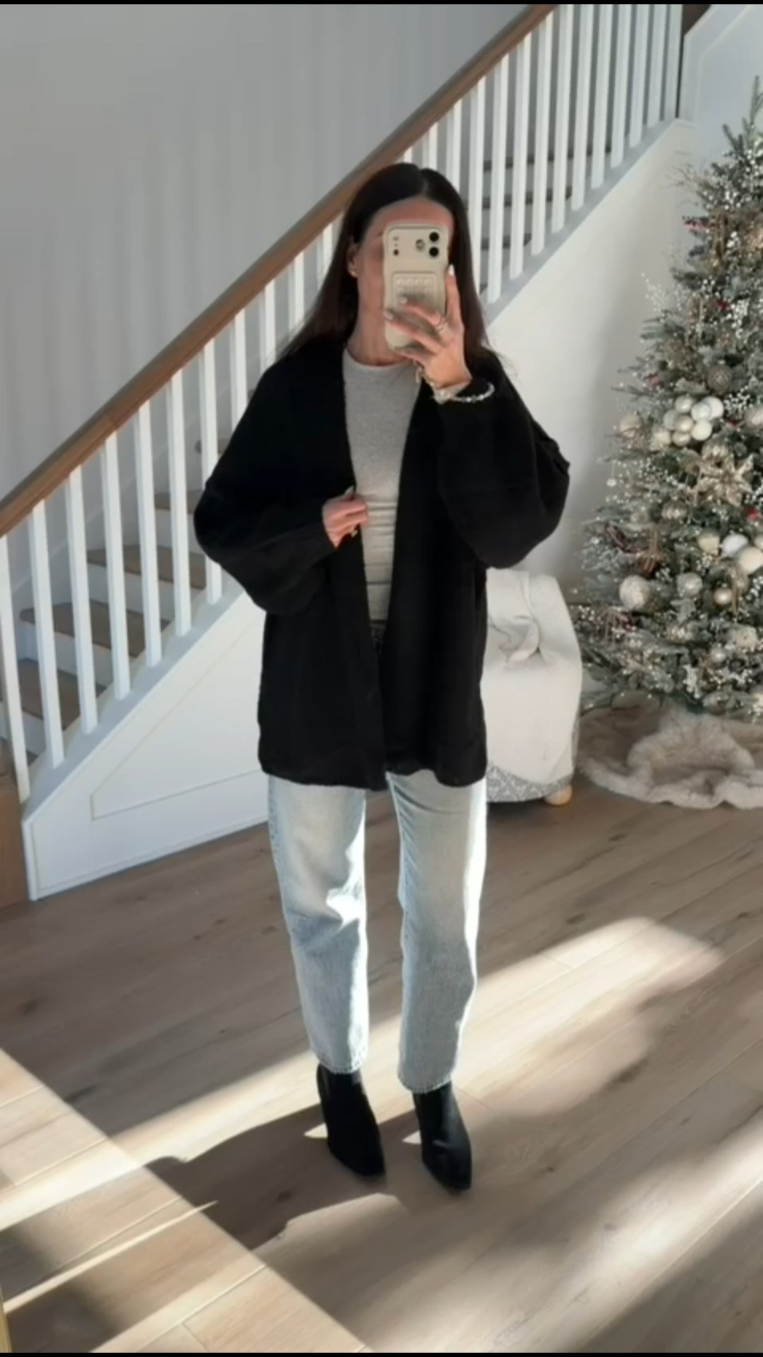 Chunky oversized cardigan, barrel jeans, winter style, amazon fashion, annabrstyle.

#LTKFindsUnder100 #LTKStyleTip #LTKOver40