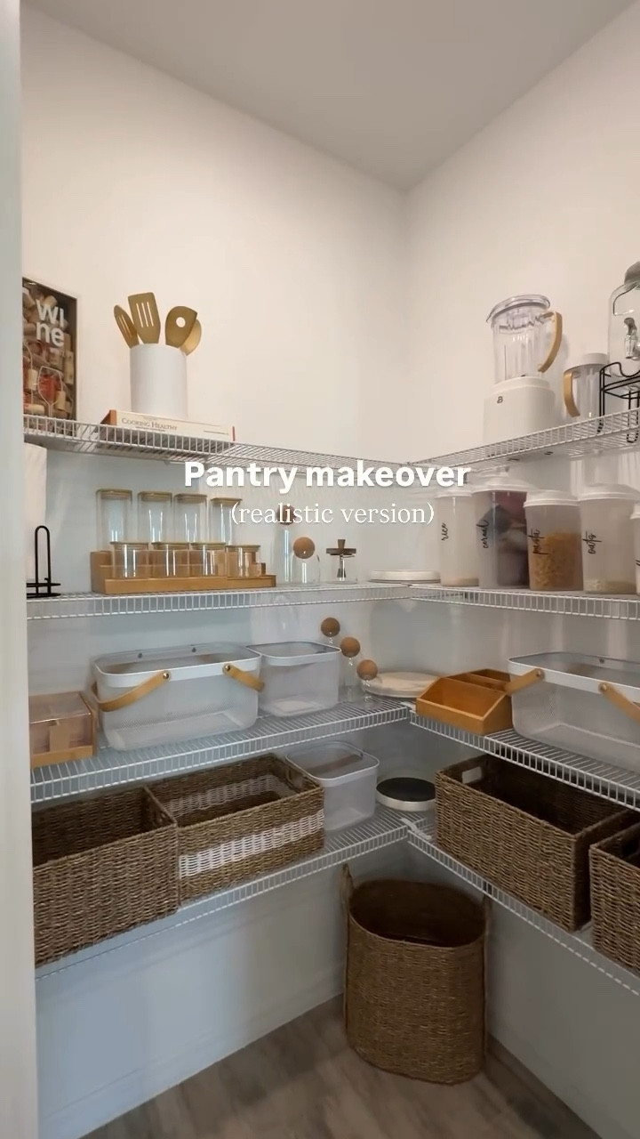 Comenta “PANTRY” y te envío los links✨
Muchos de los artículos que usé para organizar los encontré en Ross, Marshalls o Aldi, pero les busqué la mayoría por Amazon para que les sea más fácil encontrarlos, ya que en esas tiendas no siempre hay lo mismo!

La realidad es que es biiien difícil mantener el pantry perfecto y organizado (hice lo mejor posible por ahora)🤪

Y obvio una cestita dedicada a mis snaks de @prozisusa