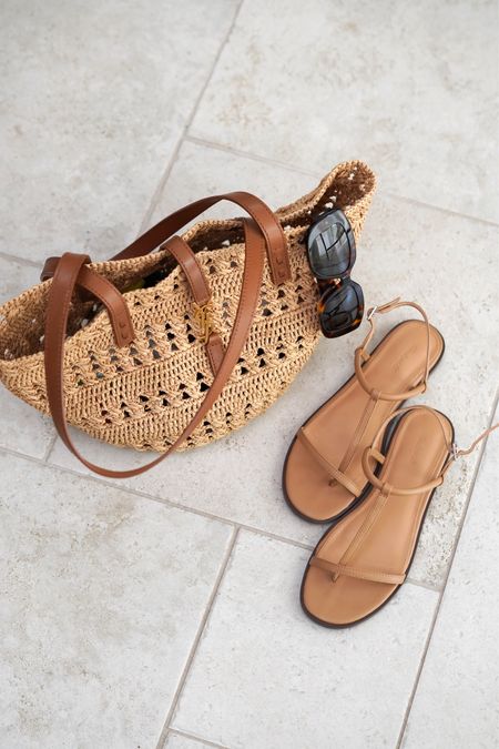 Summer accessories

YSL Panier Raffia Bag (older style)
Celine sunnies
Madewell Sandals (true to size but runs narrow)

#LTKItBag