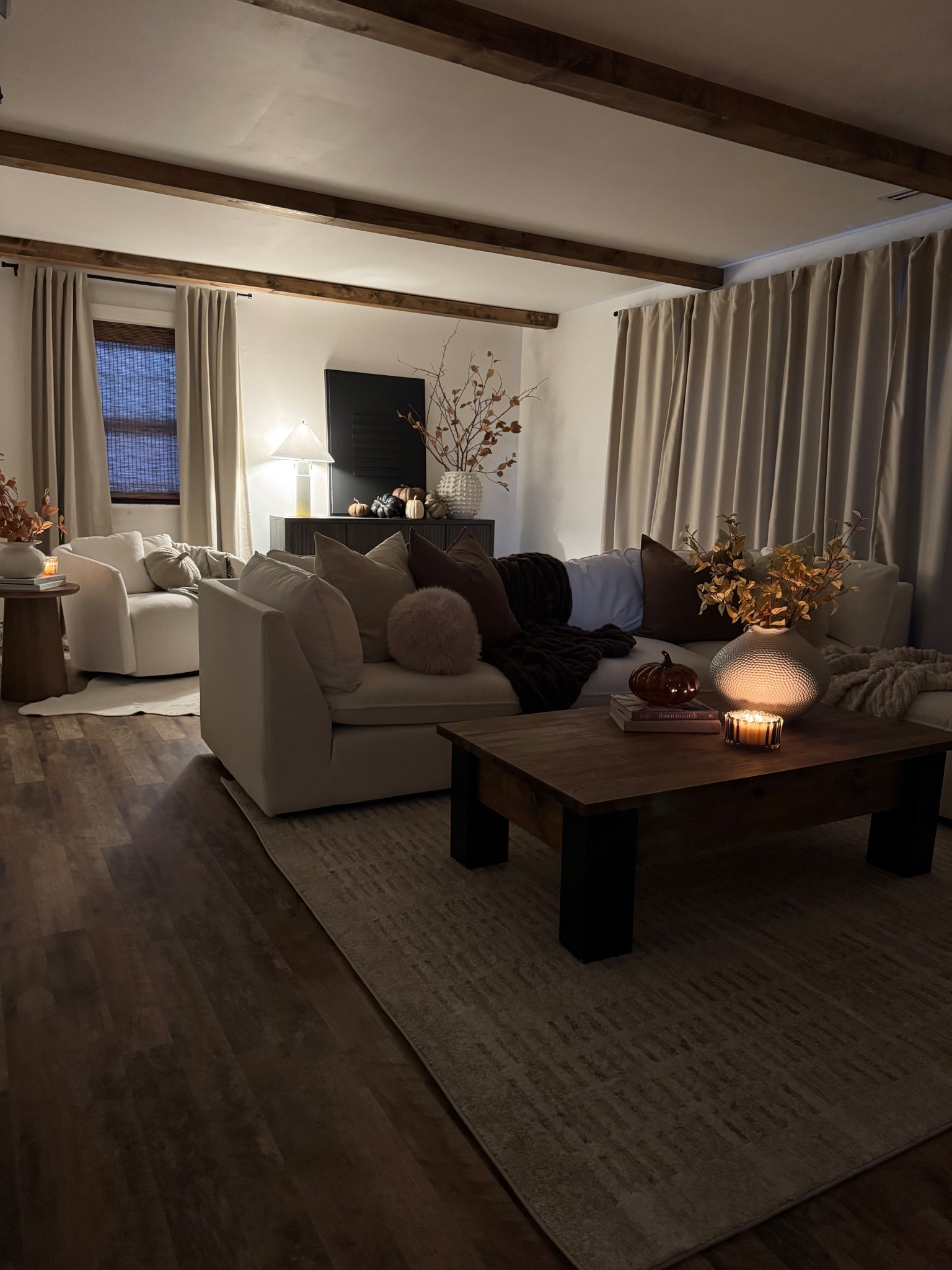 Cozy fall vibes 🤎

#LTKSeasonal #LTKHome