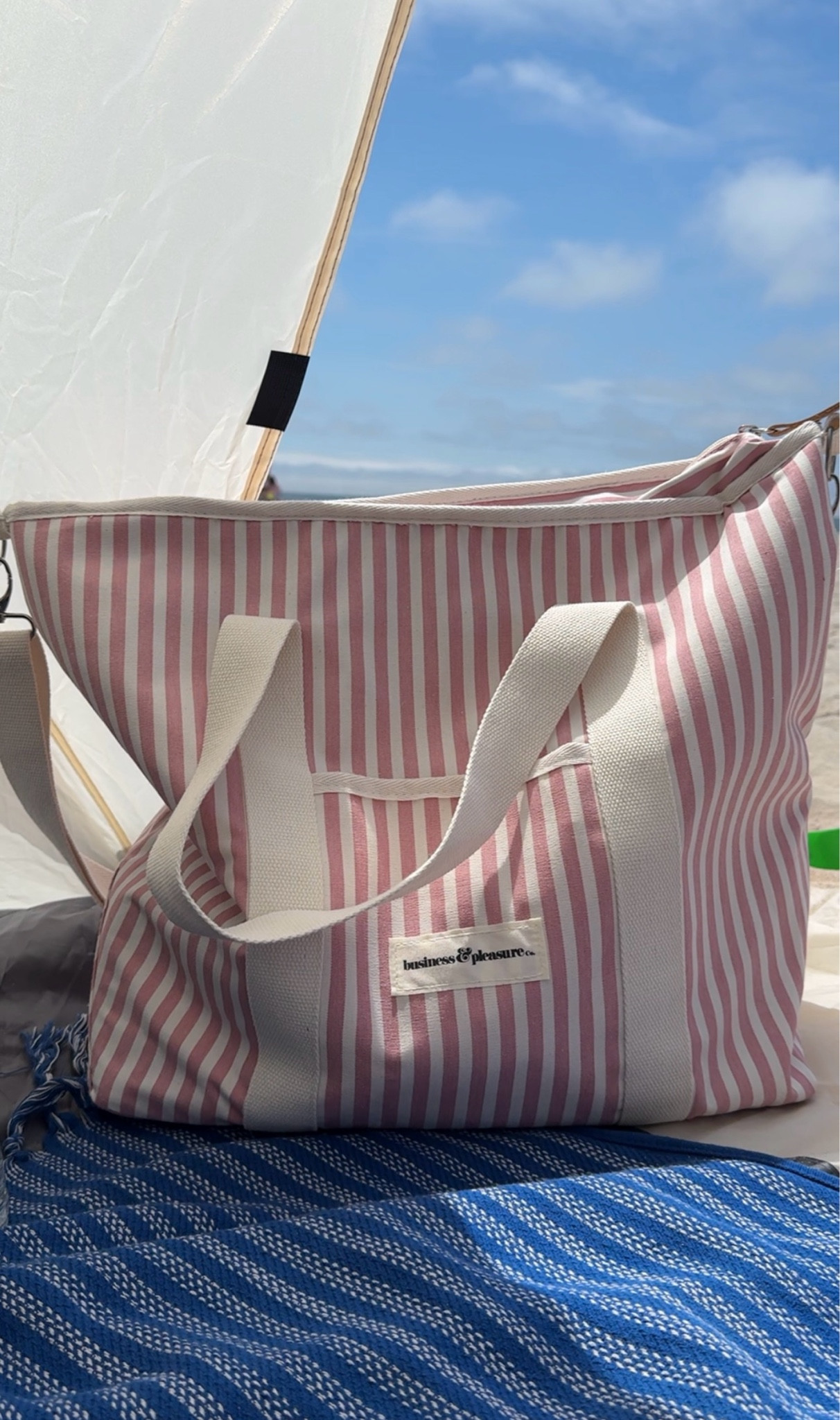 My favorite cooler tote for the beach

#LTKSeasonal #LTKHome #LTKdayinmylife
