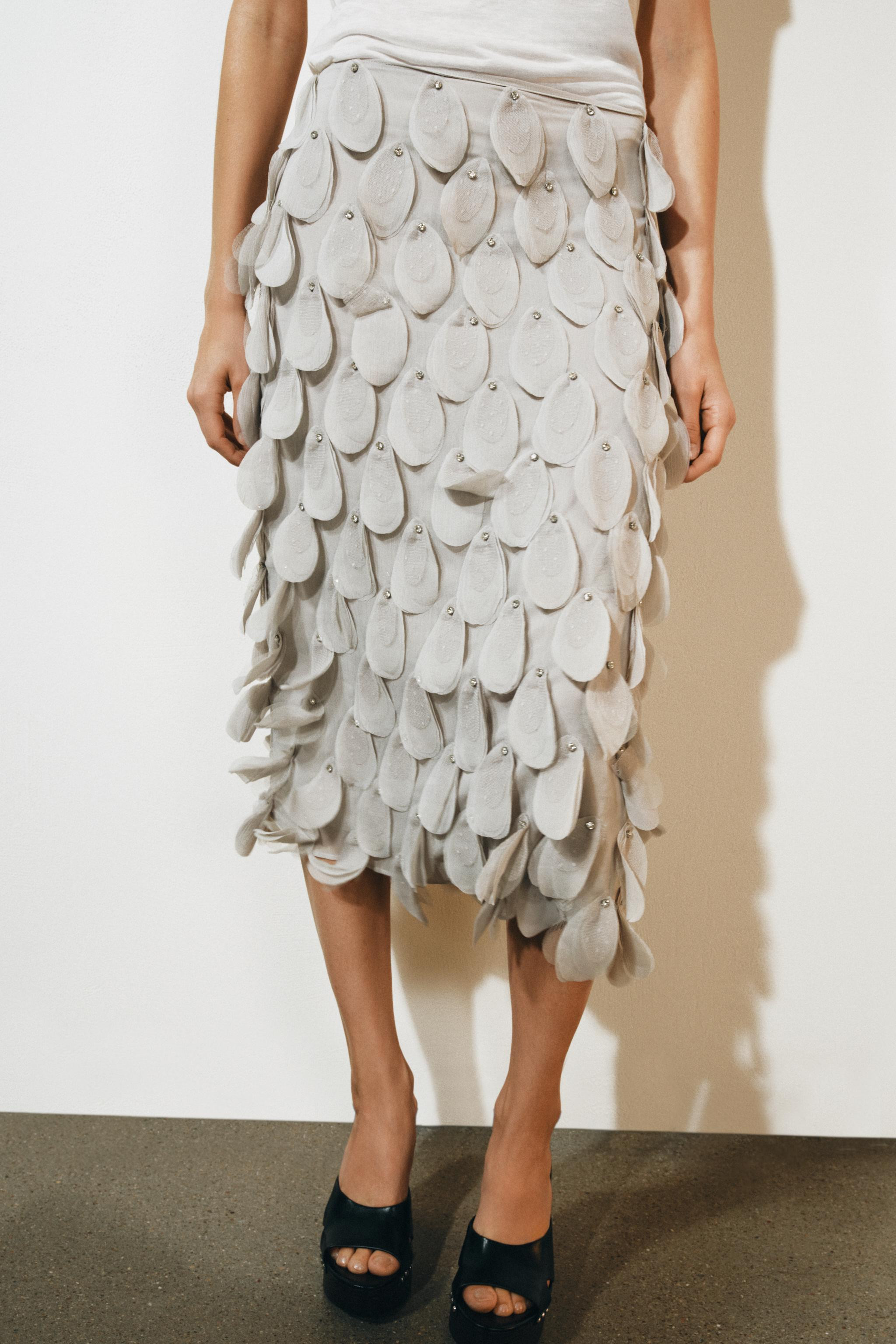 ZARA WOMAN COLLECTIONMid-rise skirt featuring tonal fabric and bead appliqu\u00e9s. Straight hem.... | Zara US