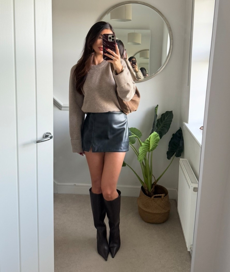 Cute autumn mini skirt outfit #autumn #miniskirt #skort #datenight 

#LTKautumn #LTKdatenight #LTKuk