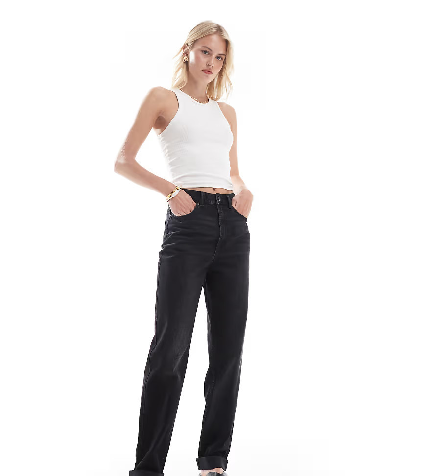 ASOS DESIGN Tall high rise relaxed mom jeans in black | ASOS (Global)