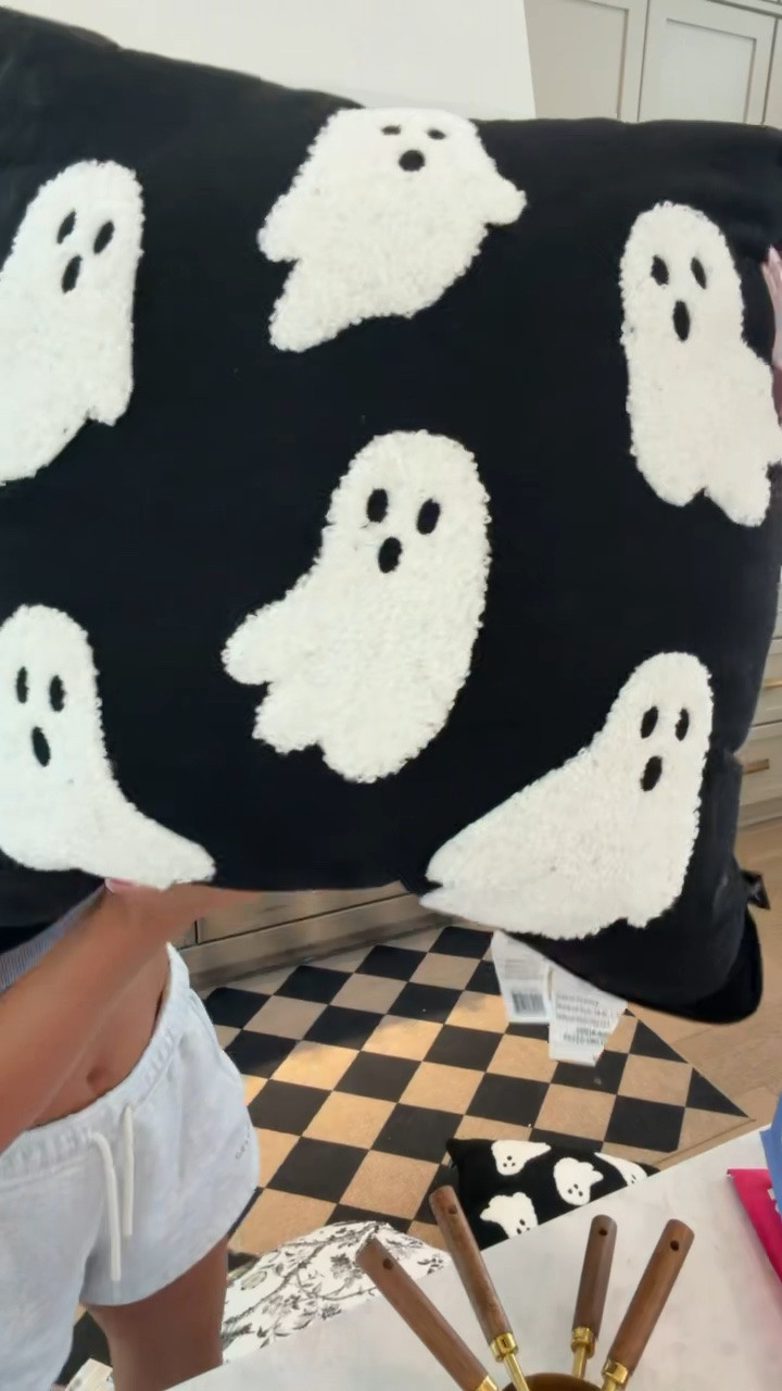 Halloween decor - fall throw pillows

#LTKdayinmylife #LTKstorytime #LTKSeasonal