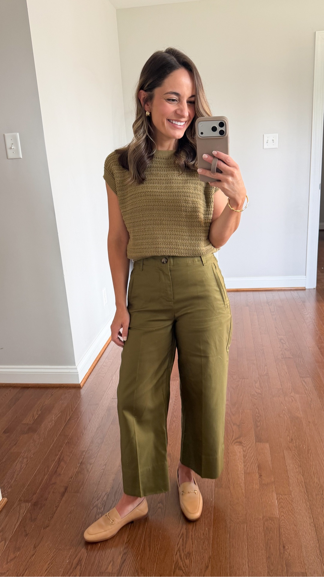 Cropped wide leg pants from BR factory with a great fit. True to size blend of cotton and tencel. 23” inseam in petite. 

Pants: petite 00
Sweater: xxs

#LTKPetite