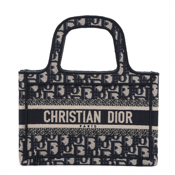 CHRISTIAN DIOR

Oblique Mini Book Tote Blue Multicolor


57 | Fashionphile