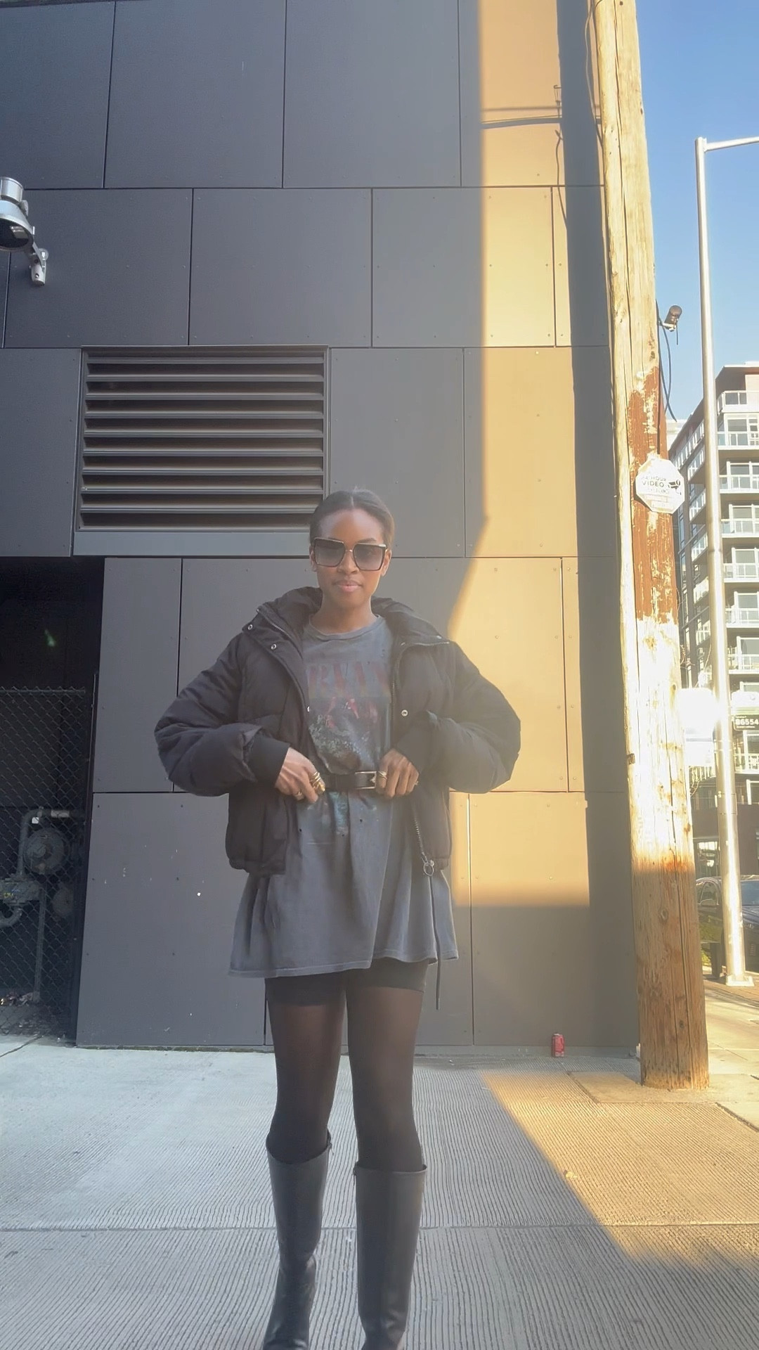 Oversized t shirt with boots 🖤