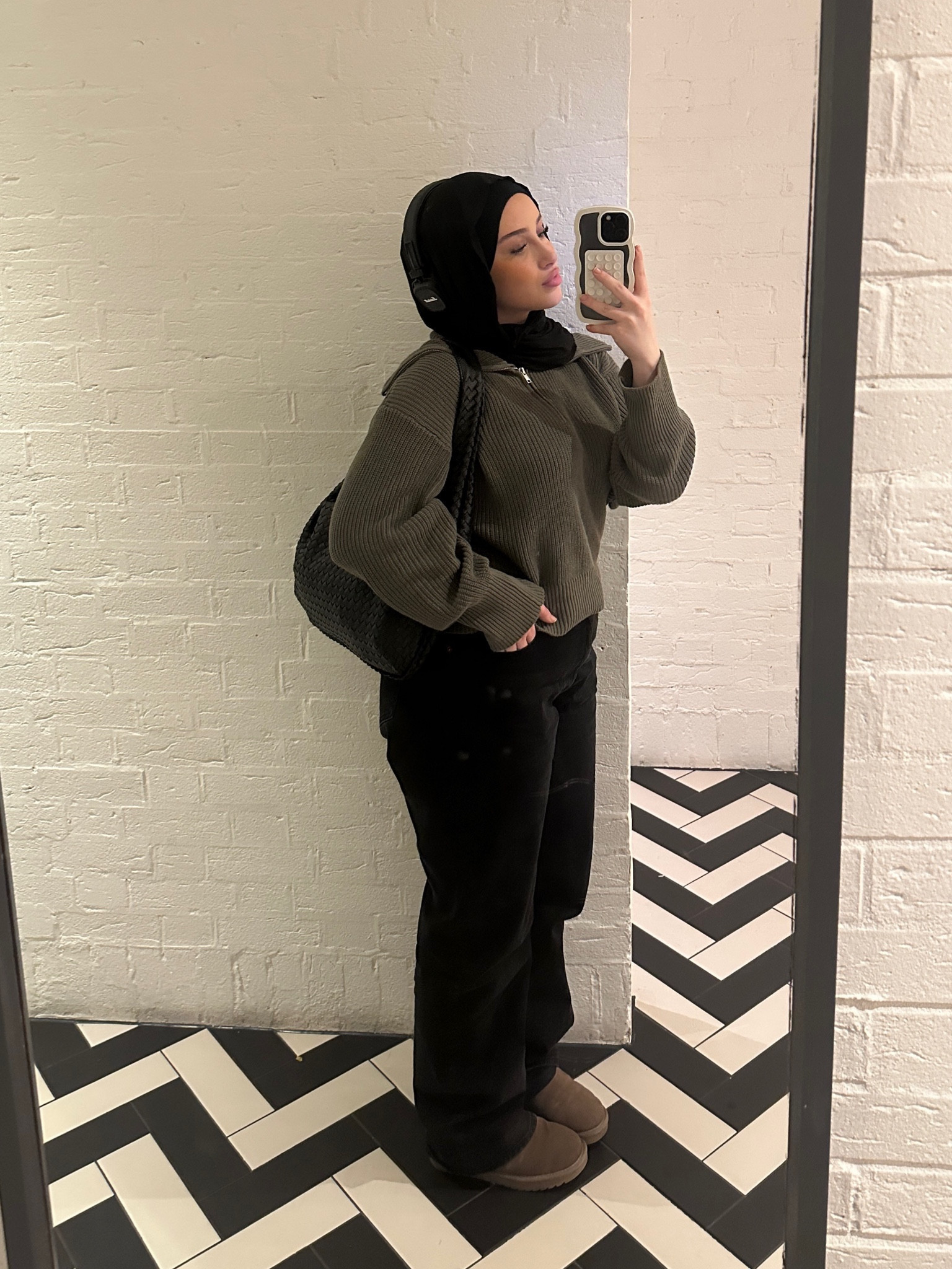 Abercrombie jeans now 25% off! The best fitting jeans I own. Not super tight on the hips and not loose on my waist - the perfect loose straight fit. ( I’m 5’4 and the 31 waist, short length fits best) 

#LTKCyberSaleUK #LTKfindsunder100 #LTKCyberWeek