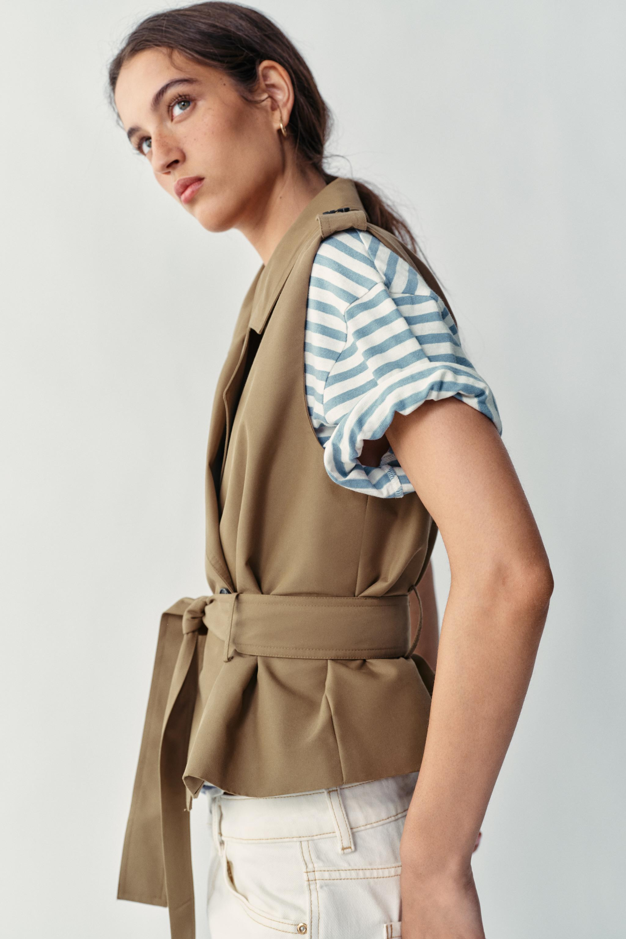 Sleeveless lapel collar vest with shoulder tabs. Front double breasted button closure and matchin... | Zara US