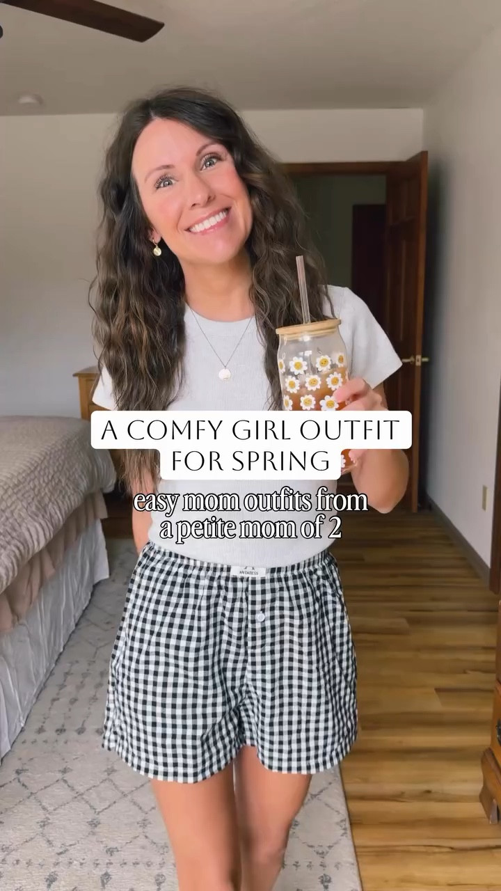 Elastic waist shorts or pants always work for a comfy girl outfit🙌🏽 I love gingham because it’s fun and patterned but also neutral!🤍🖤

Do you like gingham?

🔗PRINT for all outfit details and sizing🔗

#ginghampants #linenpants #comfygirls #petitestyle #oldnavycreator