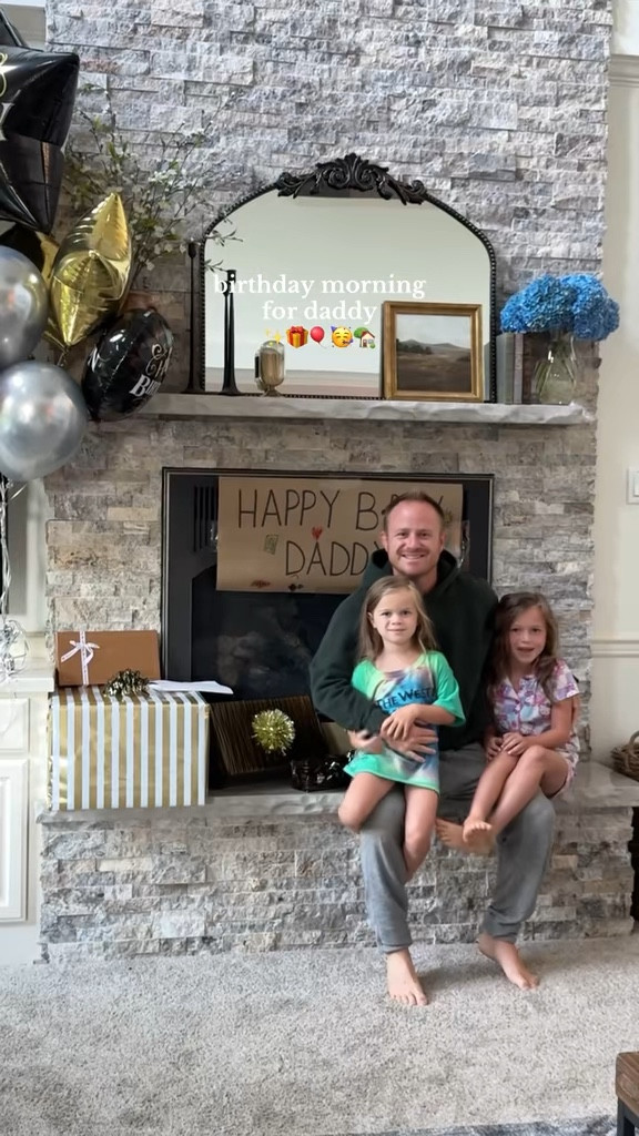 Morning Birthday Vlog for Jarrett 🎁🎂 I’m wearing a large in everything! ❤️

#LTKMidsize #LTKActive #LTKFindsUnder100