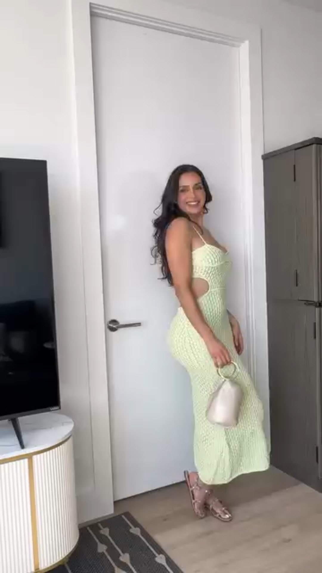 Serving summer one swirl at a time.🍐💚🌵🔫🎾 @meshki
.
.
.
#lifestyle #outfitinspiration #outfitsideas #usopen #green #grwm #ootd

#LTKTravel