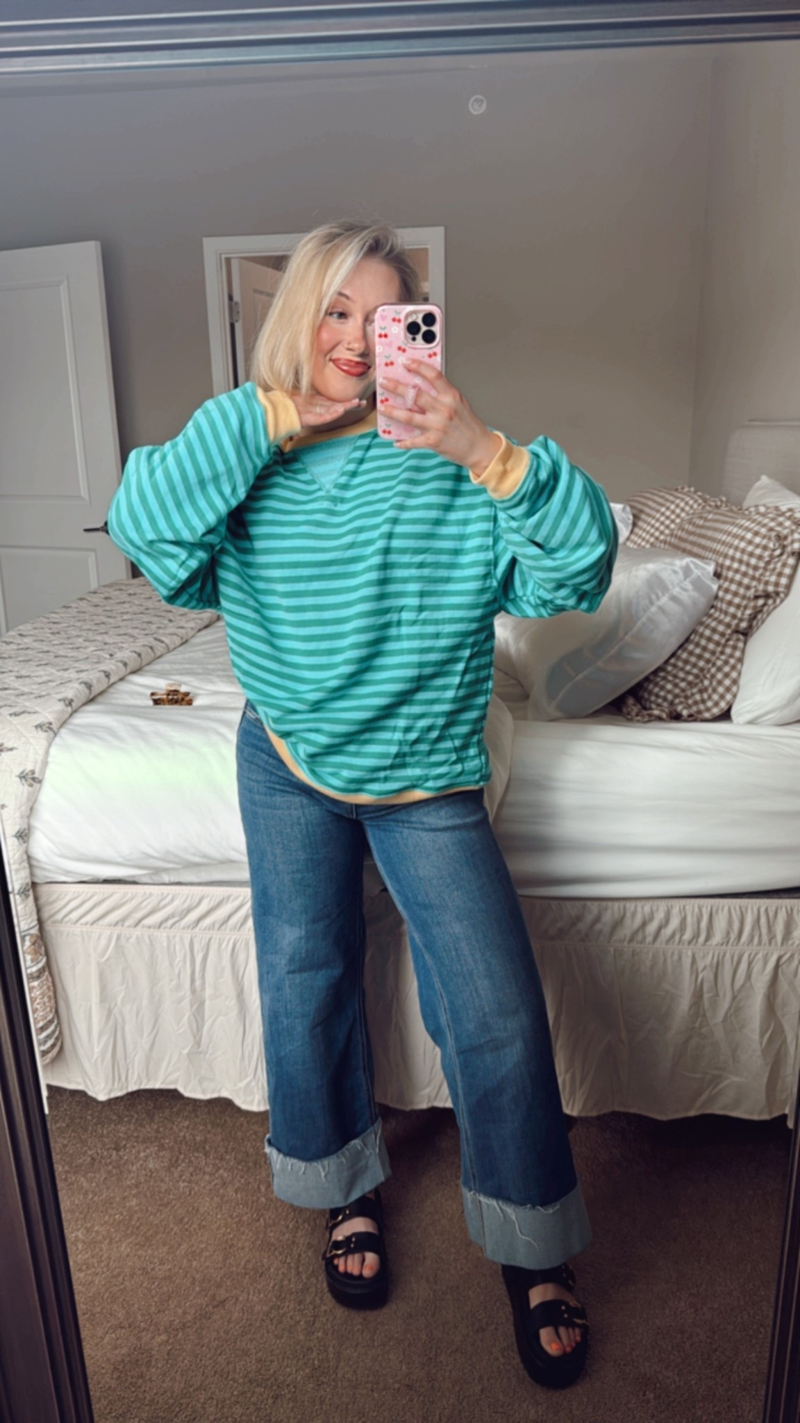 I am obsessed with this sweatshirt!! I got an XS 💙⭐️  

#LTKBeauty #LTKStyleTip #LTKTravel