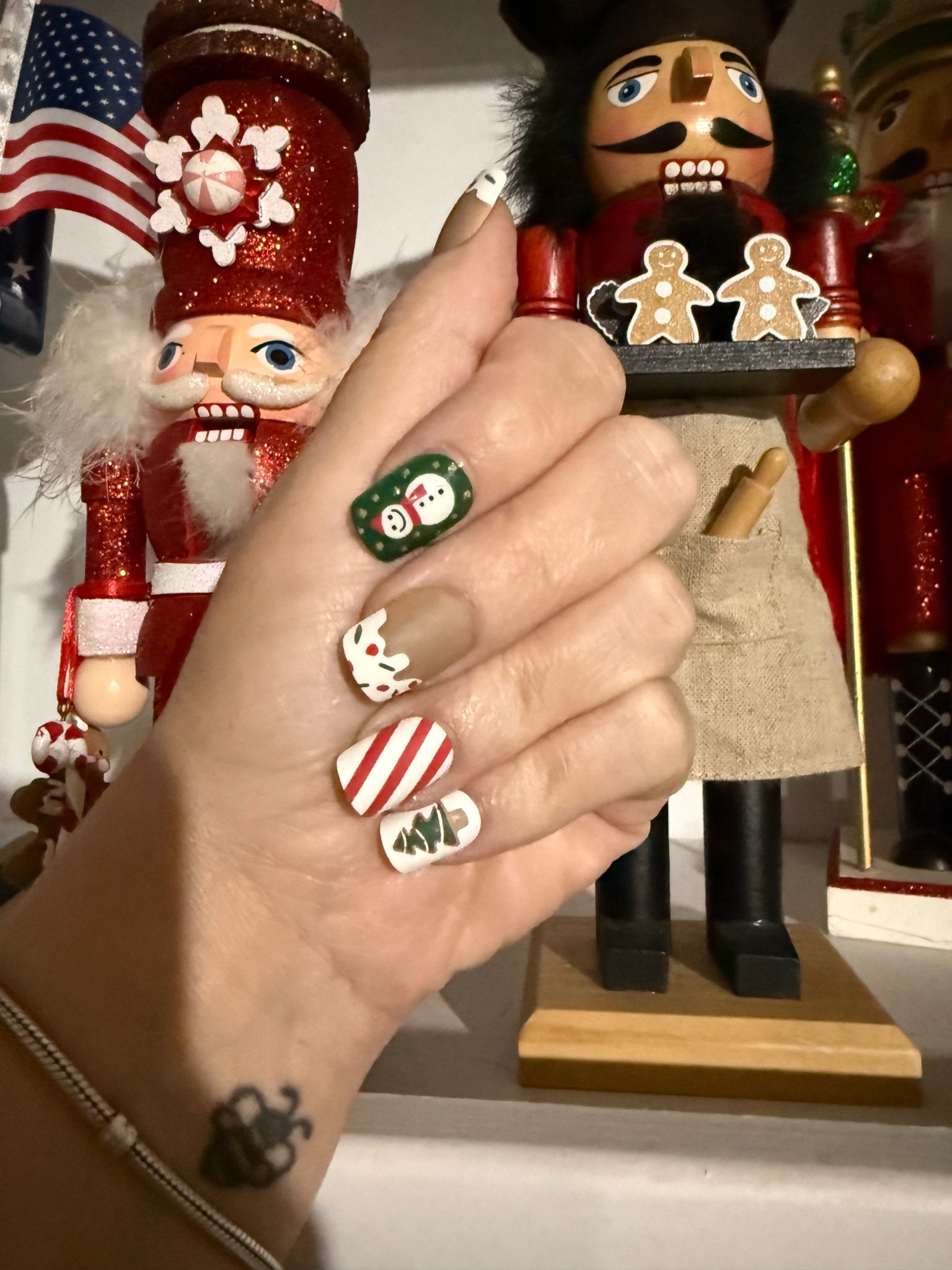 Holiday break from the gift guides… my Christmas nails 🎄✨
Snowman, gingerbread, candy cane + Christmas tree 😍 These are press-ons too, which makes them SO easy for holiday parties, photos, and Christmas events. Linking similar holiday nail sets + my favorite nail glue! Tap to shop ❤️

#holidaynails #christmasnails #pressonnails #ltkbeauty #ltkholiday #amazonnails

#LTKBeauty #LTKSeasonal #LTKHoliday