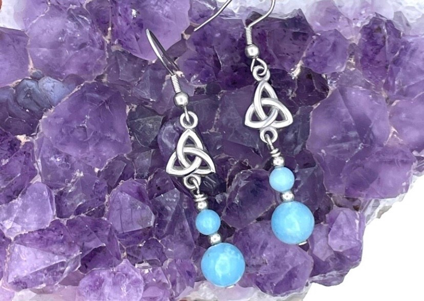 𝙻𝚊𝚛𝚒𝚖𝚊𝚛 𝚃𝚛𝚒𝚗𝚒𝚝𝚢 𝙺𝚗𝚘𝚝 𝙴𝚊𝚛𝚛𝚒𝚗𝚐𝚜. 𝓘 𝓪𝓵𝓼𝓸 𝓵𝓲𝓷𝓴𝓮𝓭 𝓽𝓱𝓮 𝓶𝓪𝓽𝓬𝓱𝓲𝓷𝓰 𝓷𝓮𝓬𝓴𝓵𝓪𝓬𝓮🥰

#LTKGiftGuide #LTKBeauty #LTKU