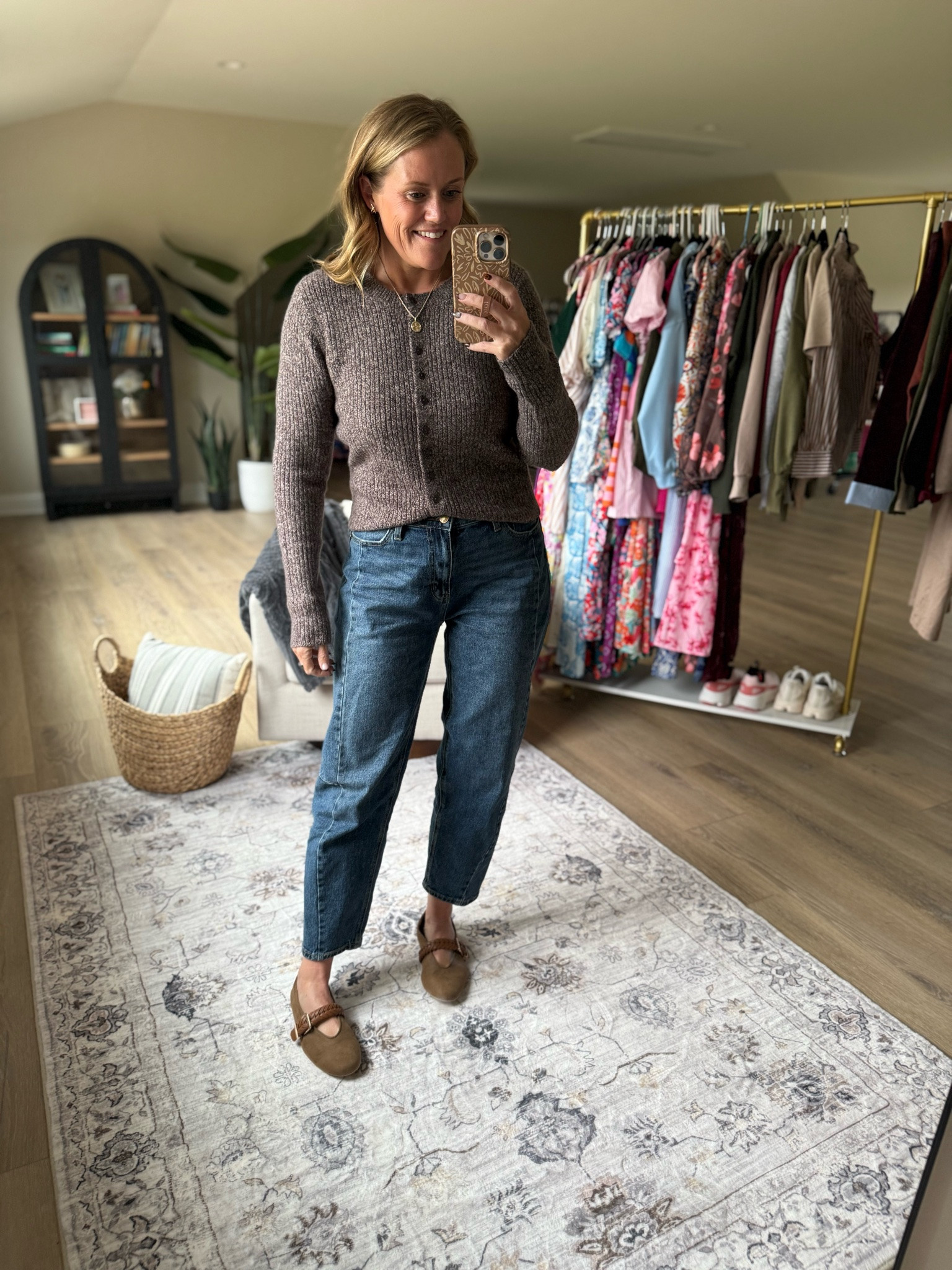 Abercrombie & Fitch
New arrivals 
Sweaters 
Barrel jeans 
Ballet flats 
Fall outfits 
Fall casual outfits 

Sweater & flats TTS/ sized down 2 sizes in denim