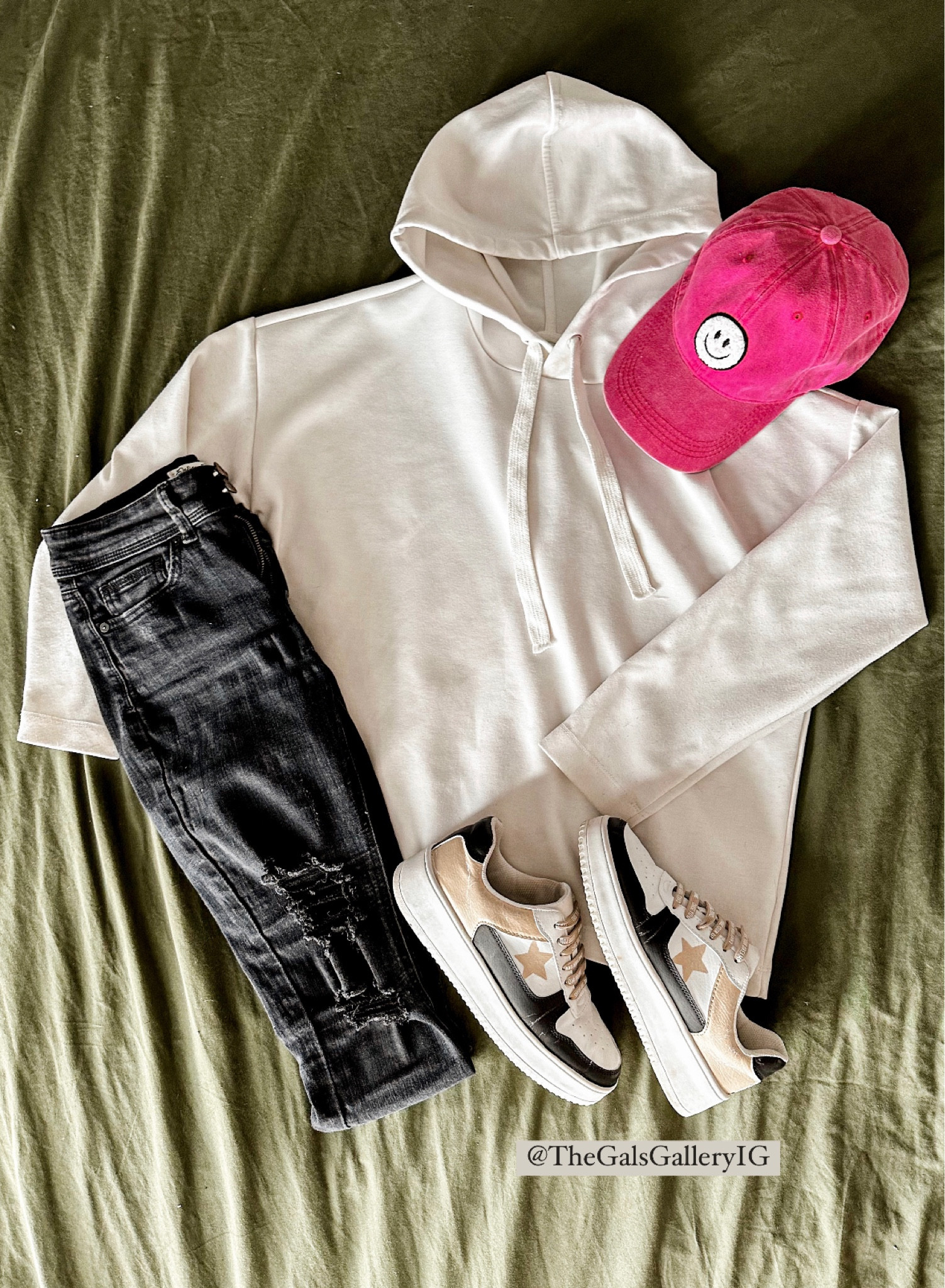 Smoky hat
Black distressed jeans
White hoodie
Star tennis shoes 

#LTKstyletip #LTKSeasonal #LTKshoecrush
