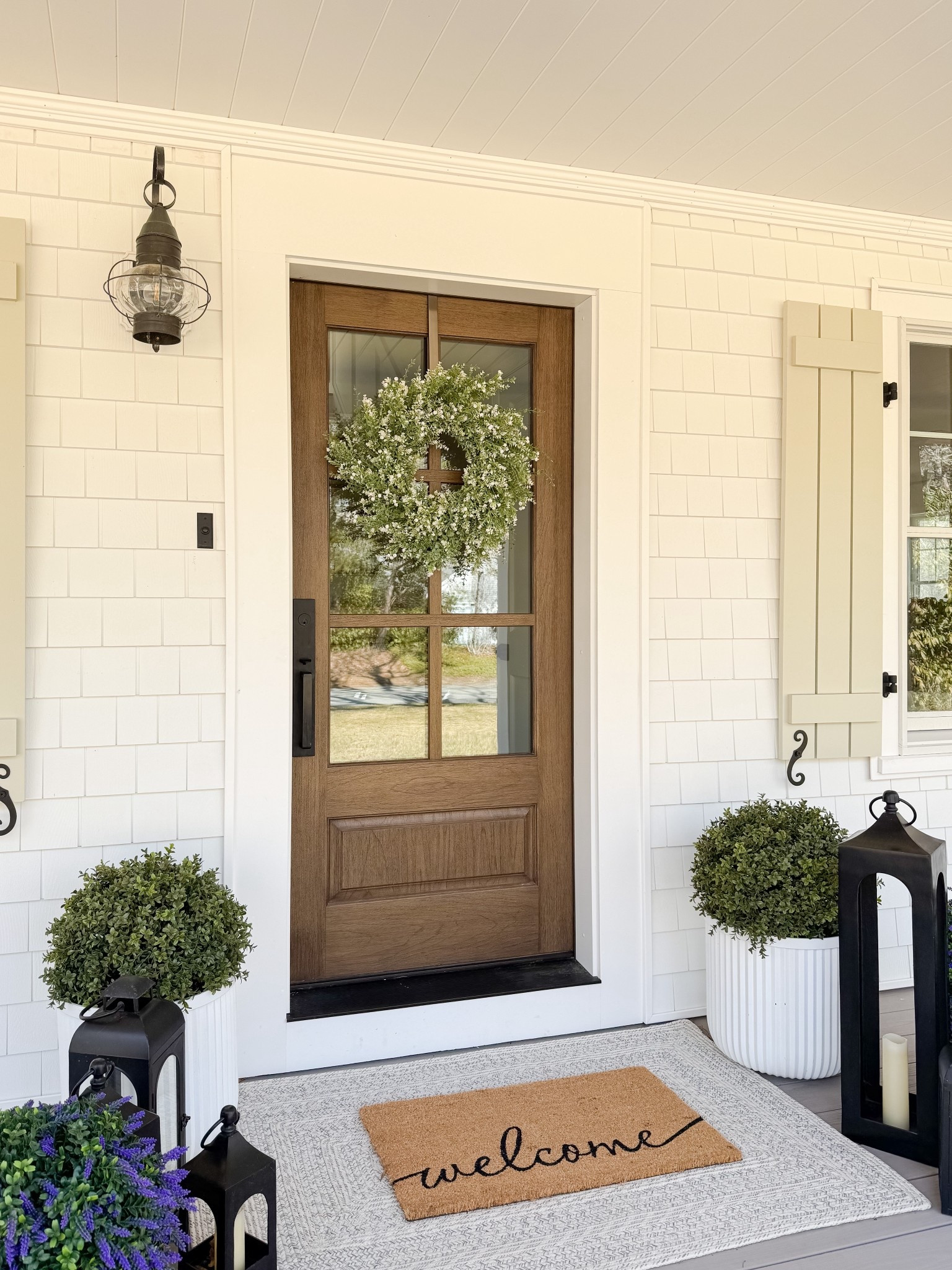 Spring Front Porch

Home  home decor  home favorites  spring front porch  spring home decor  seasonal decor  wreath  planters  area rug  coastal home

#LTKSeasonal #LTKHome