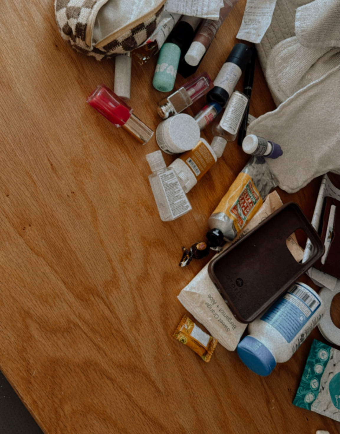 Inside my bag 🎨💄🍬

#LTKU #LTKGiftGuide #LTKBeauty