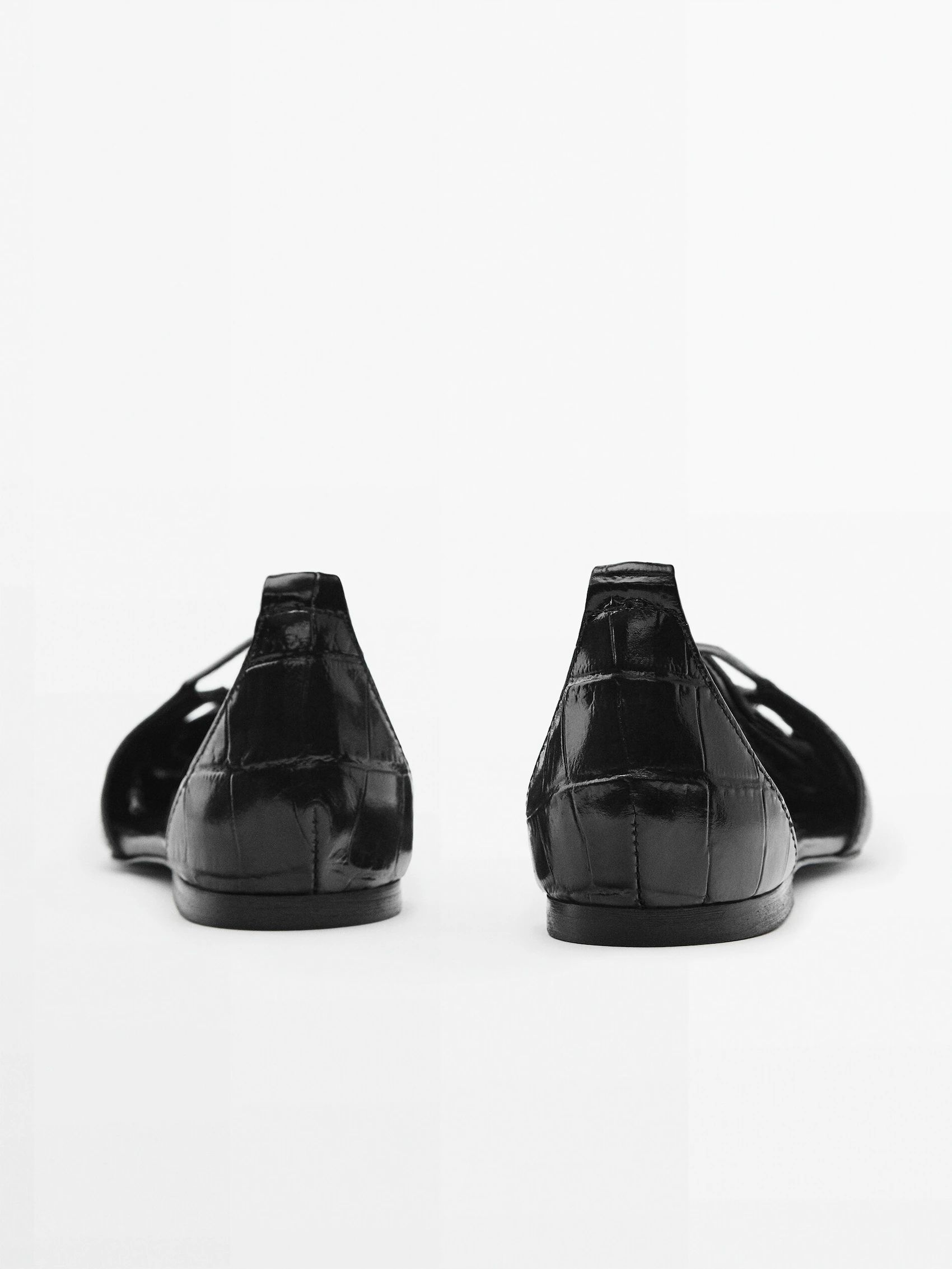 Flat leather shoes with cut-out detail | Massimo Dutti (US)