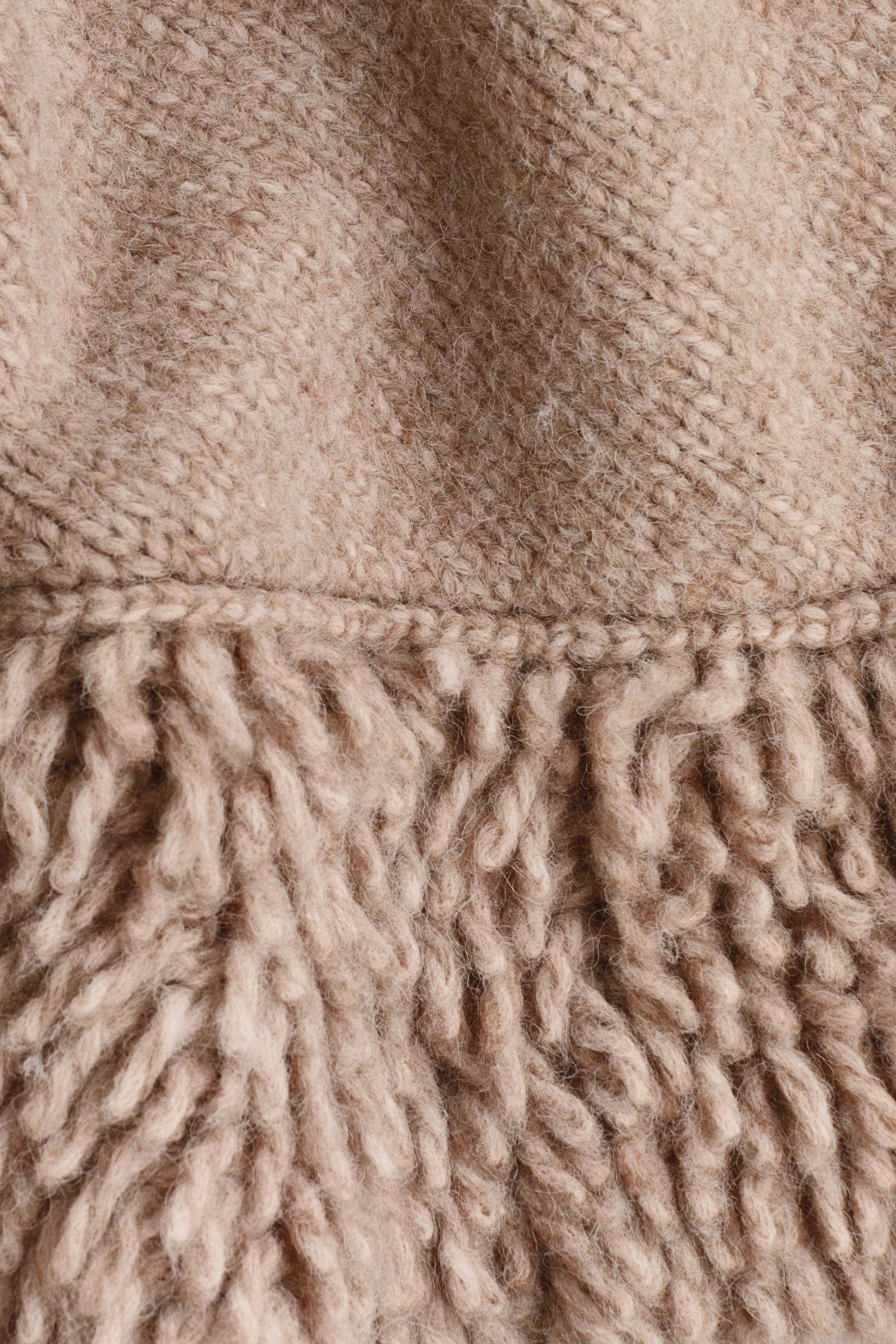 Knitted cape | H&M (UK, MY, IN, SG, PH, TW, HK)