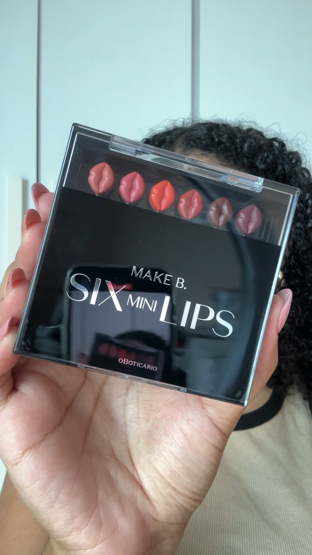 Você não sabia que precisava de um estojo de mini batons até ver esse vídeo! Trouxe pra vocês a resenha do Six Mini Lips, um estojo com 6 mini batons com cores lindas pra gente levar por aí e sempre ter uma cor que combina com o seu look! Me contem, vocês já tinham visto essa novidade?

#LTKbrasil #LTKbeleza