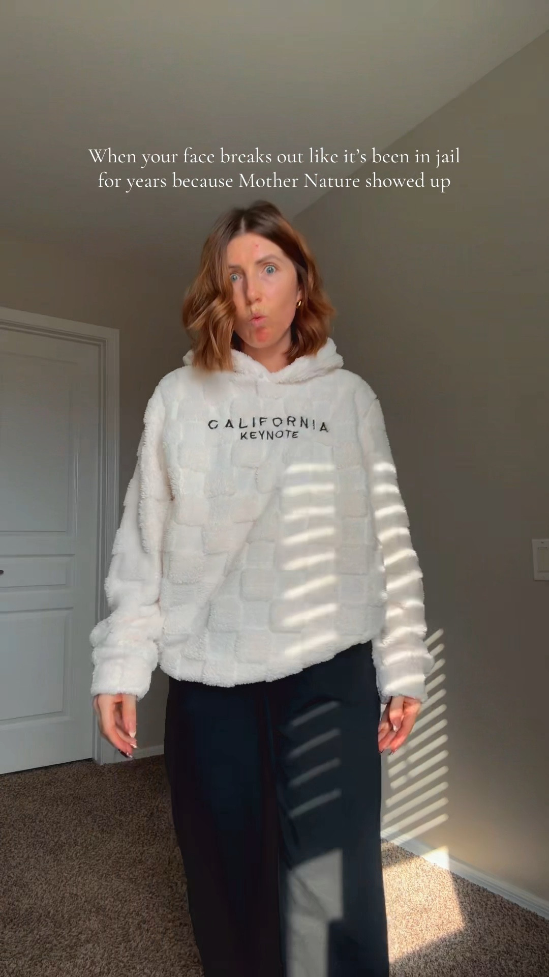 •white and black California Sherpa hoodie: sized up 2 to a large 
•black sweatpants with white drawstr my: size medium 
•gold jewelry: hypoallergenic 
•press on nails: handmade on Amazon 
Normally wear size small tops and medium bottoms, 5’4, 123lbs.

#LTKmomlife #LTKootd #LTKPetite