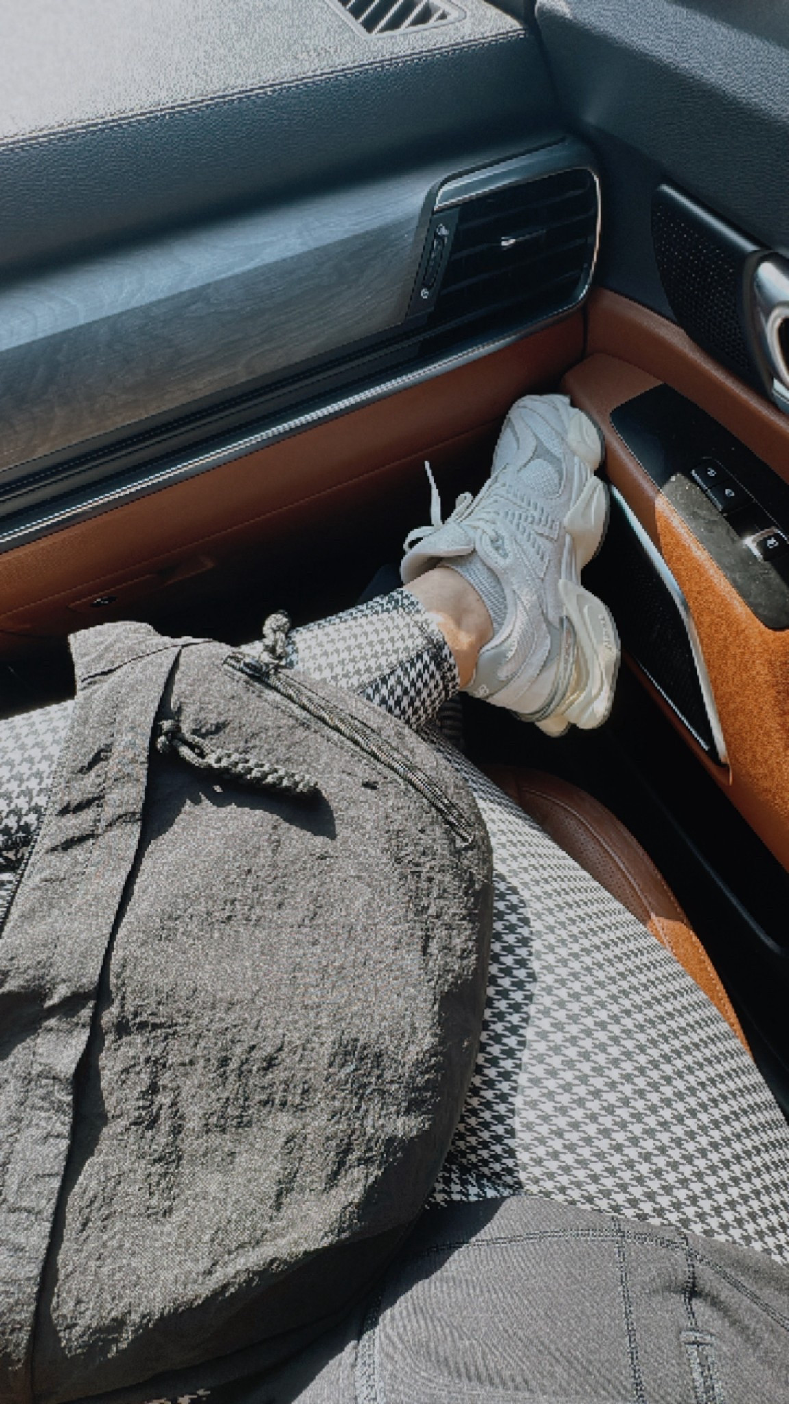 Mom essentials 🤍

9060 shoes 
Pattern leggings 
Sports crescent bag 

#LTKFamily #LTKMidsize #LTKSummerEdit