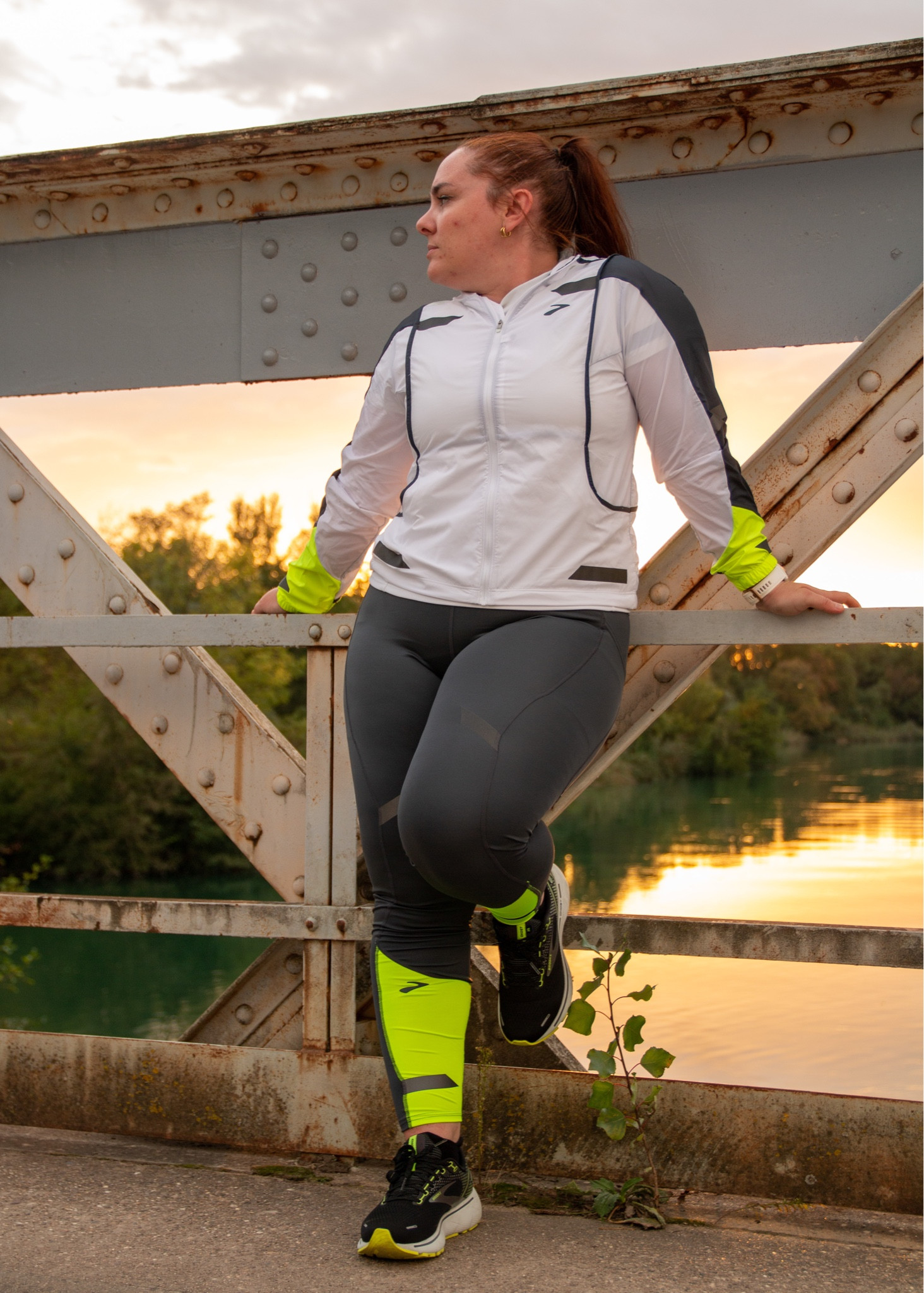 Voir et être vue ! La base quand on va courir de nuit. Un bon équipement est essentiel pour assurer ta sécurité !

#LTKfitness #LTKSeasonal #LTKworkwear