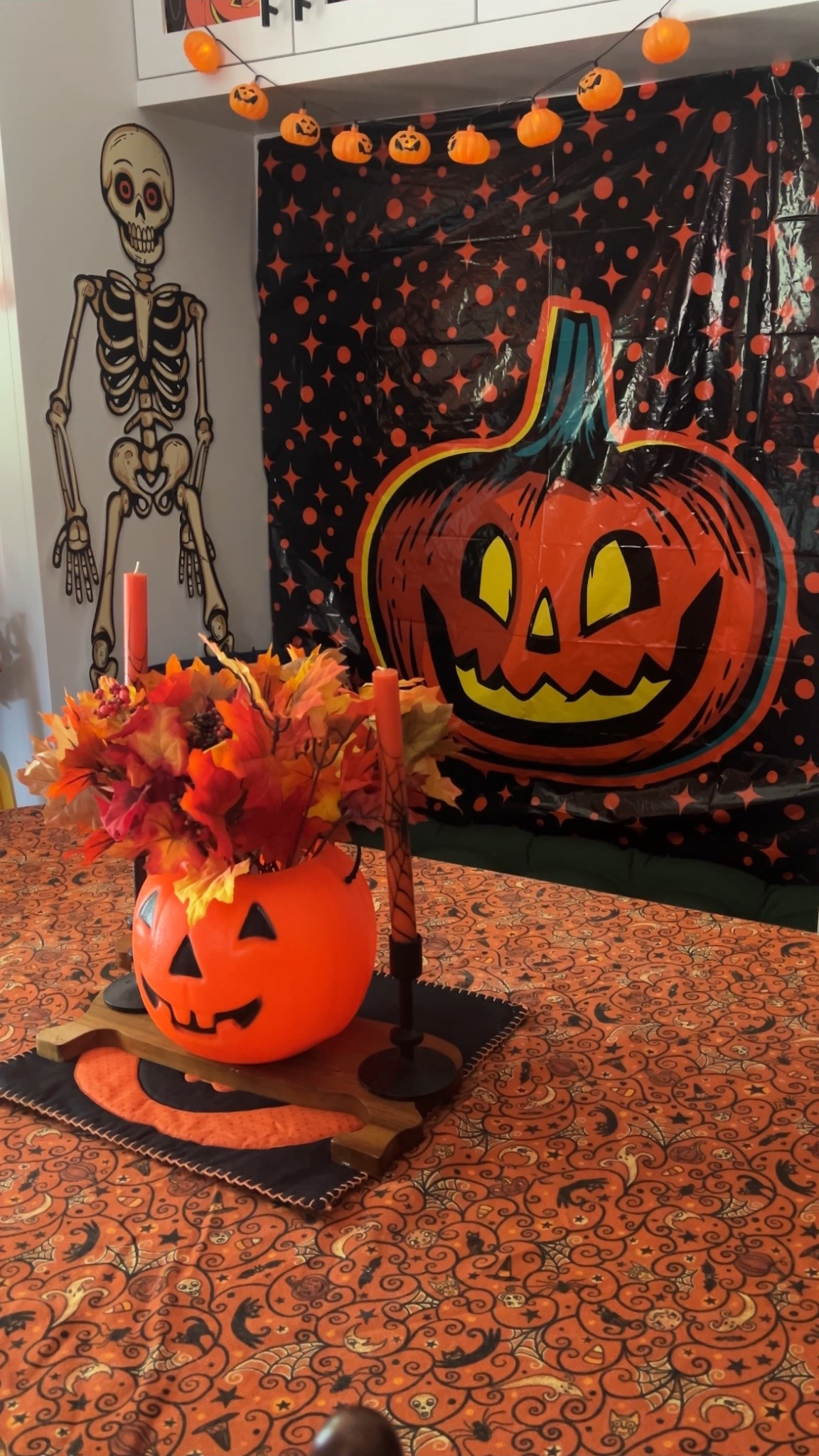We used this adorable trunk or treat kit from Target to make a backdrop in our kitchen that has all the nostalgia of the 90s/early 2000s!☺️🍂🍁

#LTKFallSale #LTKSeasonal #LTKHalloween
