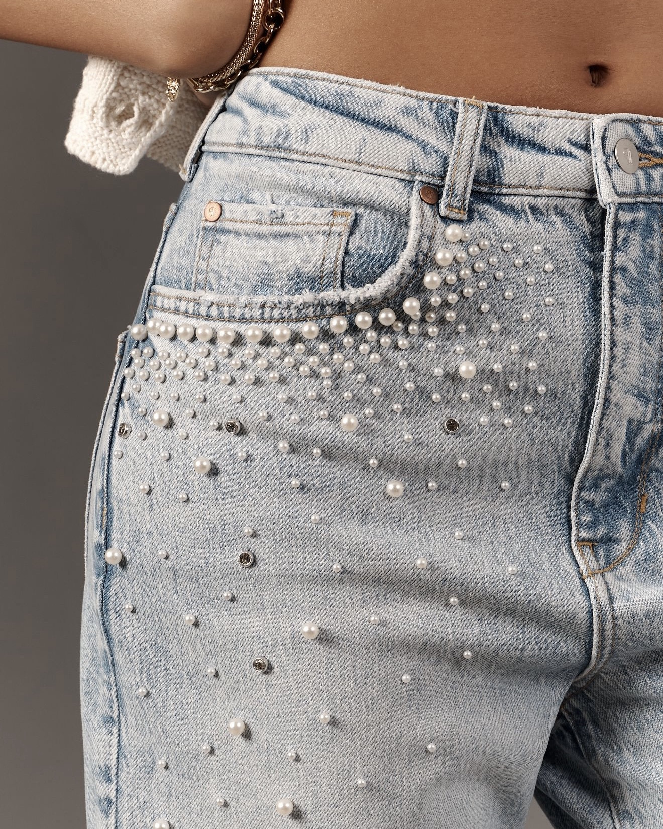 Straight leg pearly jeans, stop teasing.🤍  #jeans #womensjeans #pearljeans #straightlegjeans 

#LTKBeauty #LTKParties #LTKStyleTip