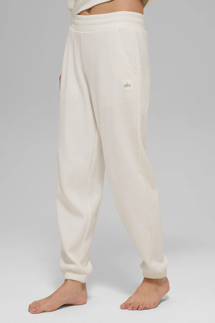 Waffle Weekend Escape Jogger | Alo Yoga (US)