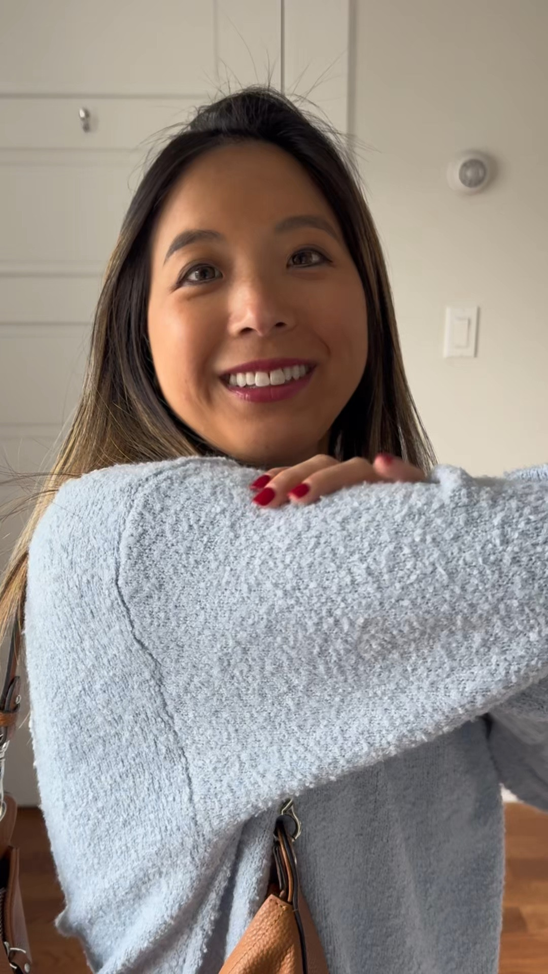 I’m a sucker for a fuzzy sweater!
Cute, oversized, and chunky! 
Comes in so many different colors. Some colors are on crazy sale right now too! 🙌🏻 

#cozystyle #cozysweater #oversizedsweater 

#LTKootd