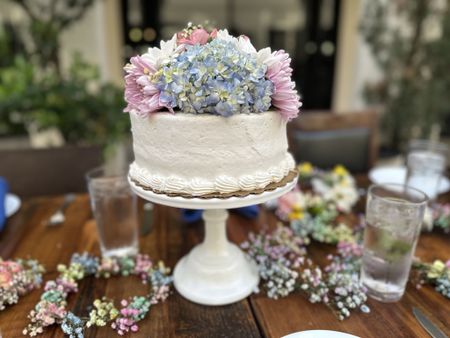 Beautiful cake stand. Birthday. Flower crowns Mx 